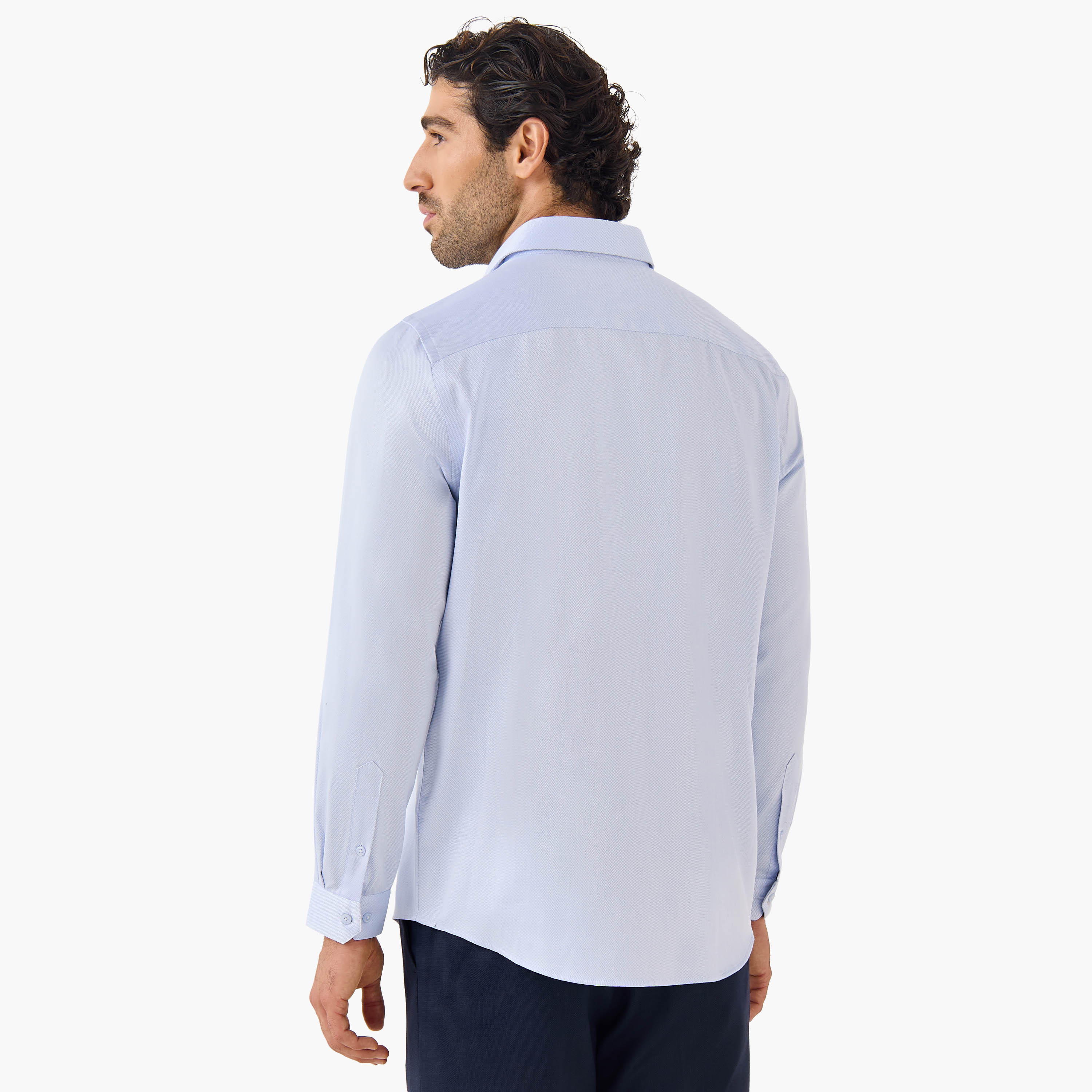 قميص بارز الملمس بقصّة عادية وأكمام طويلة-men-clothing-shirts-image-4