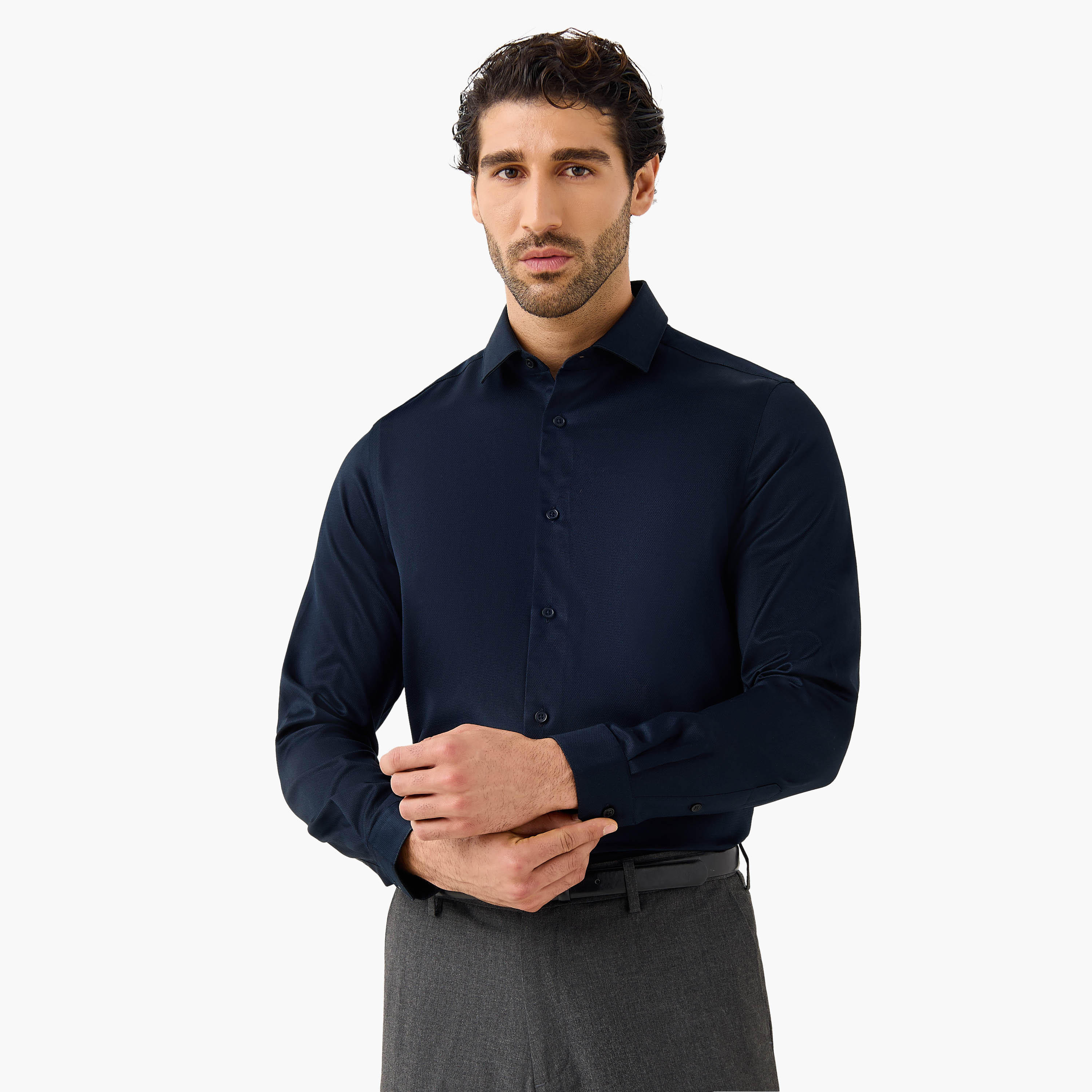 قميص بارز الملمس بقصّة عادية وأكمام طويلة-men-clothing-shirts-image-1