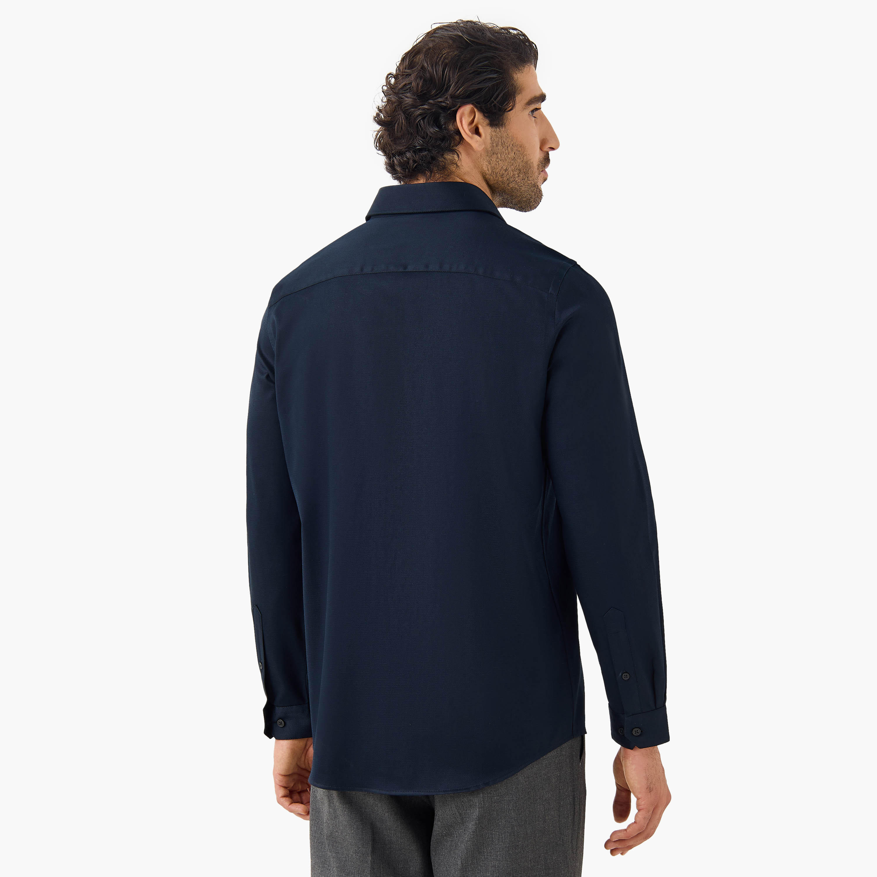 قميص بارز الملمس بقصّة عادية وأكمام طويلة-men-clothing-shirts-image-3