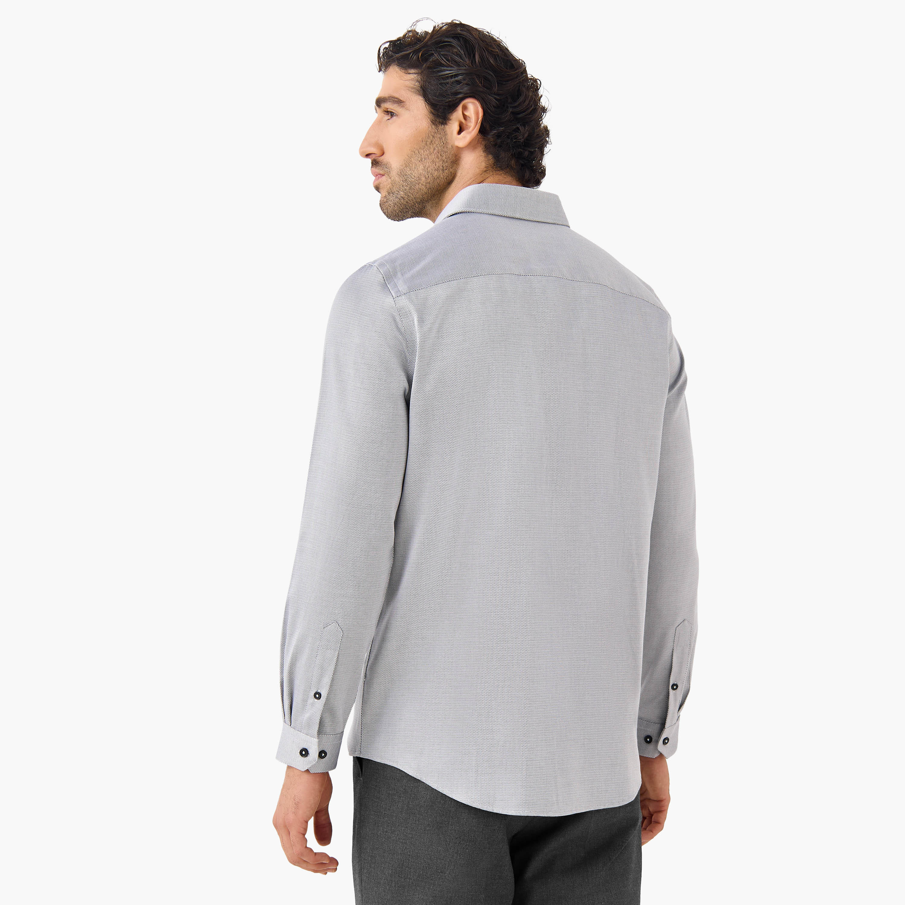 قميص بارز الملمس بقصّة عادية وأكمام طويلة-men-clothing-shirts-image-3