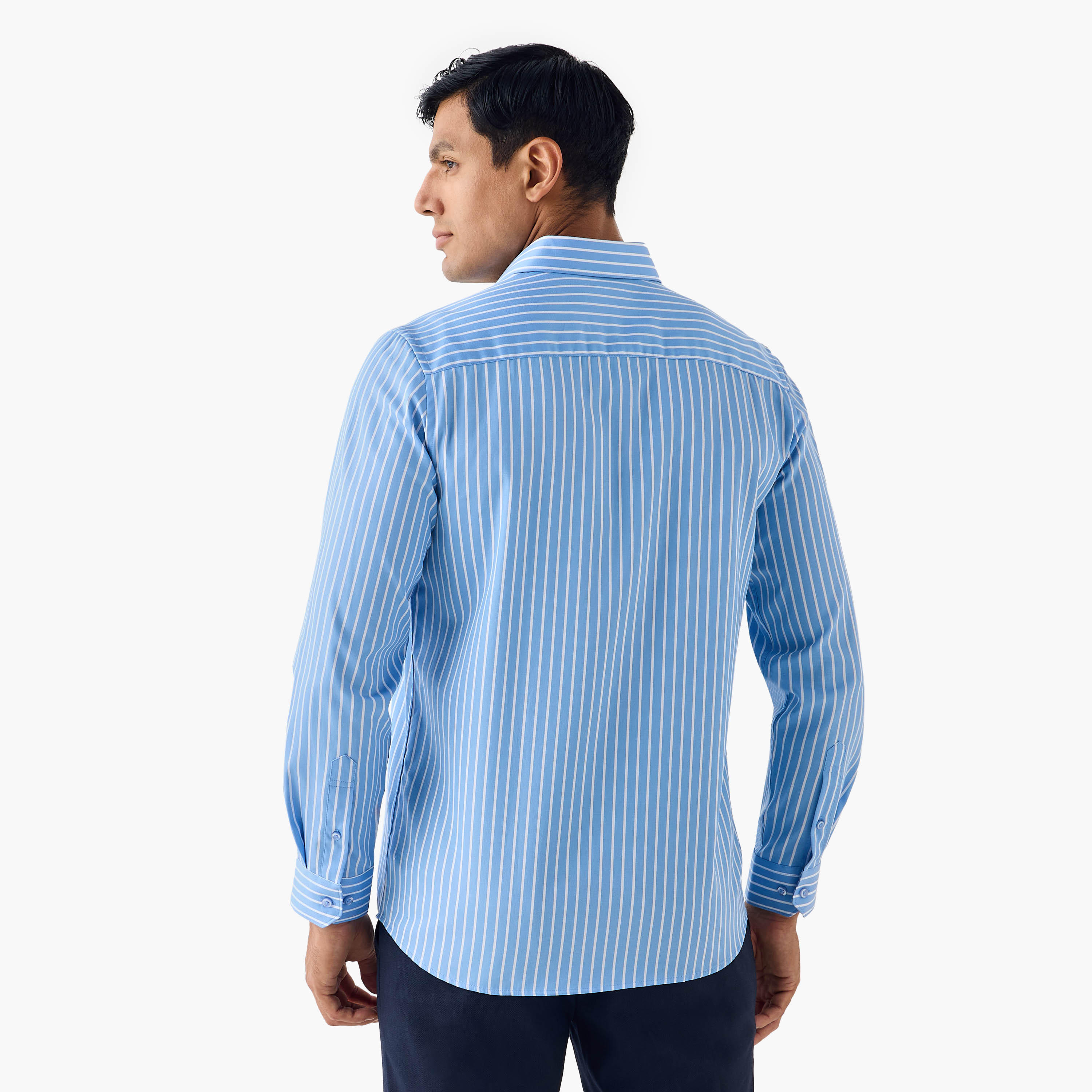 قميص مخطط بياقة وقصة عادية وأكمام طويلة-men-clothing-shirts-image-3