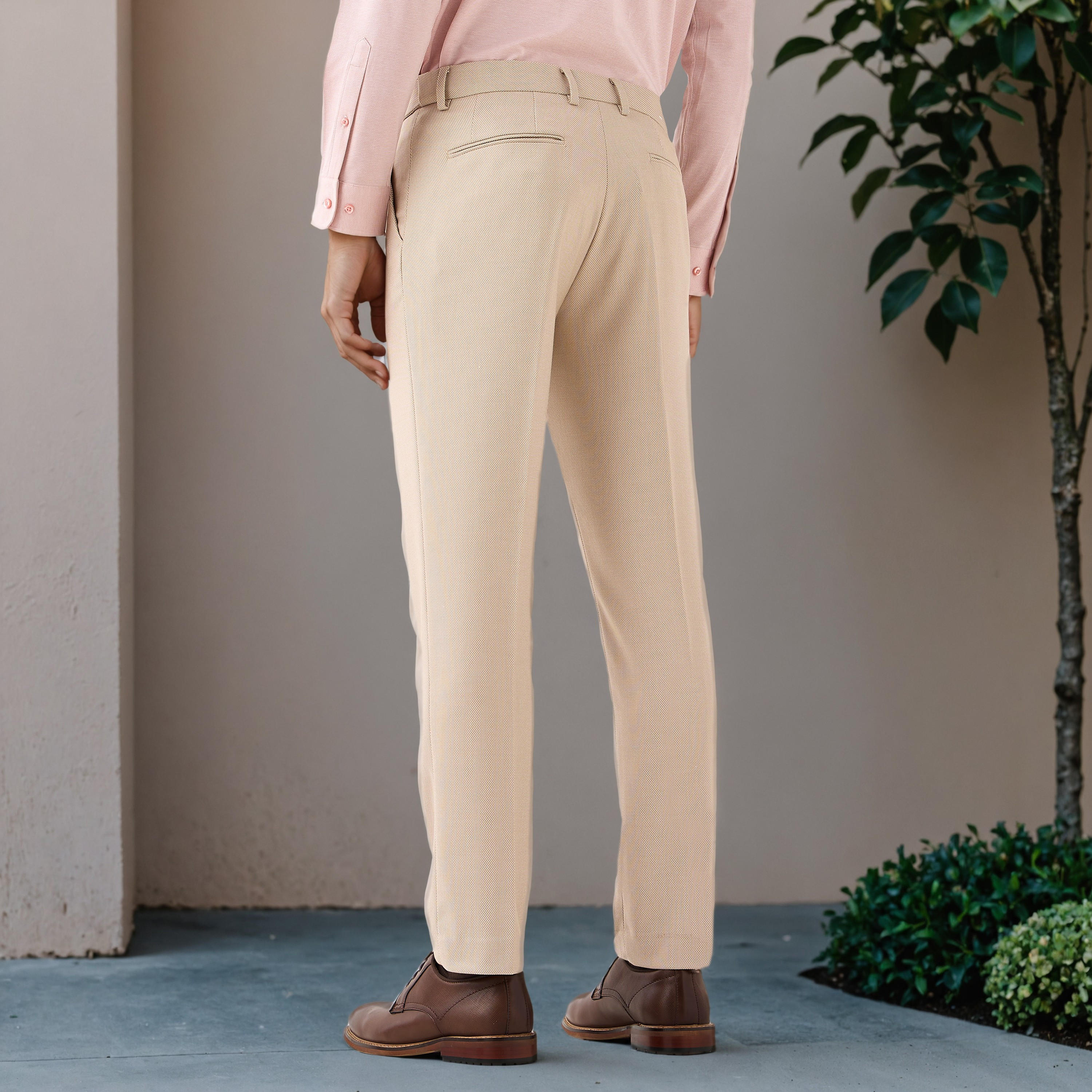بنطلون دوبي بقصّة سليم وخصر مطاطي-men-clothing-bottoms-trousersandchinos-trousers-image-2