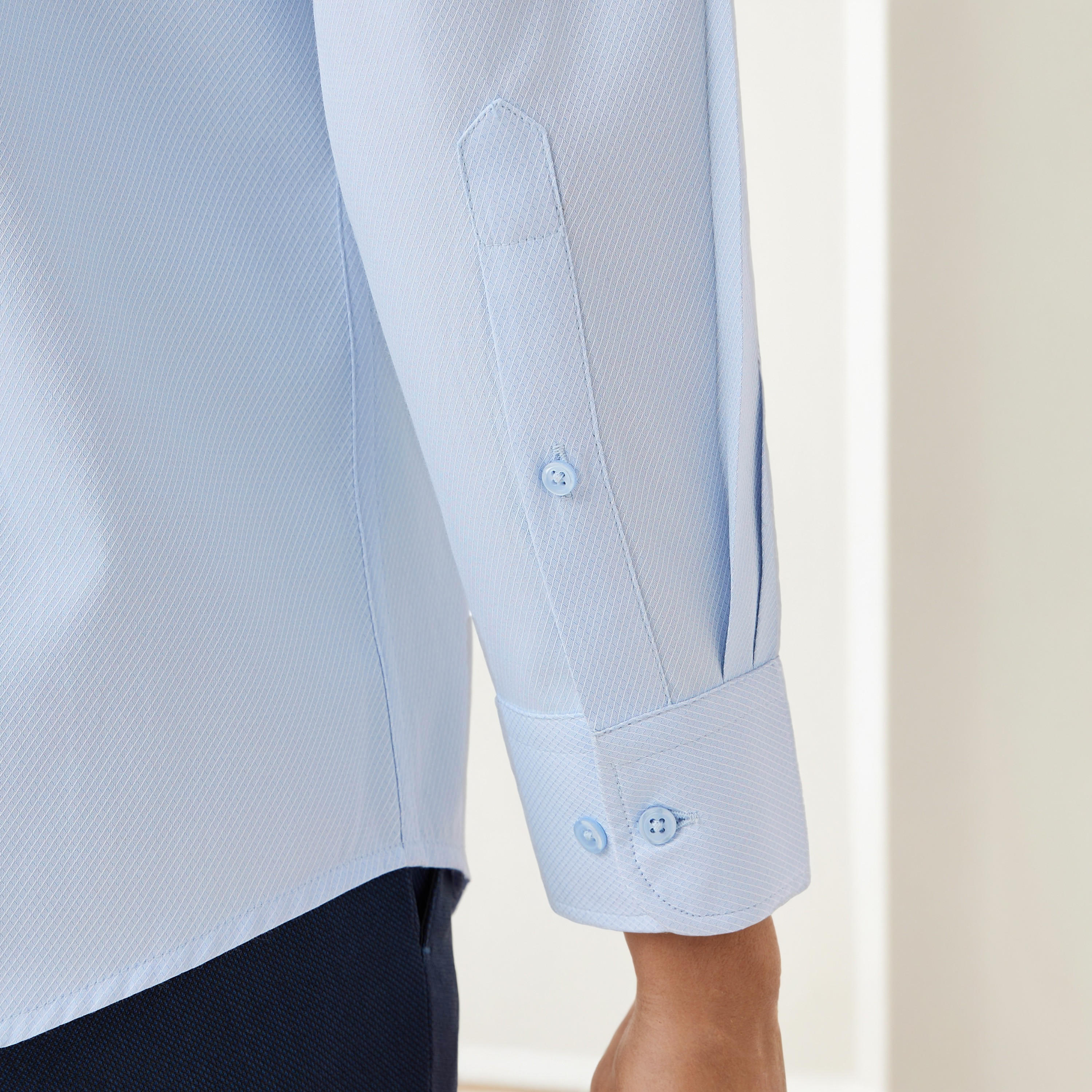 قميص دوبي بارز الملمس بياقة وقصة عادية وأكمام طويلة للرجال-men-clothing-shirts-image-1