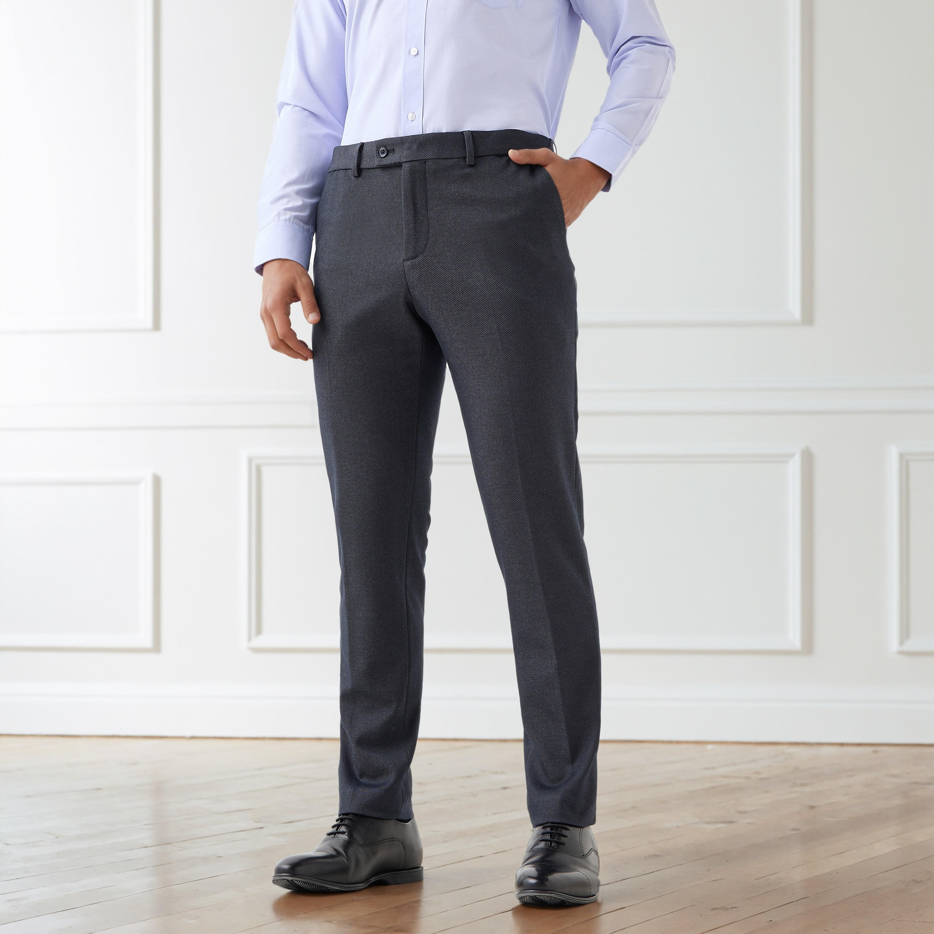 بنطلون رسمي تويل بقصة ضيقة وخصر مرن وملمس بارز-men-clothing-bottoms-trousersandchinos-trousers-image-1