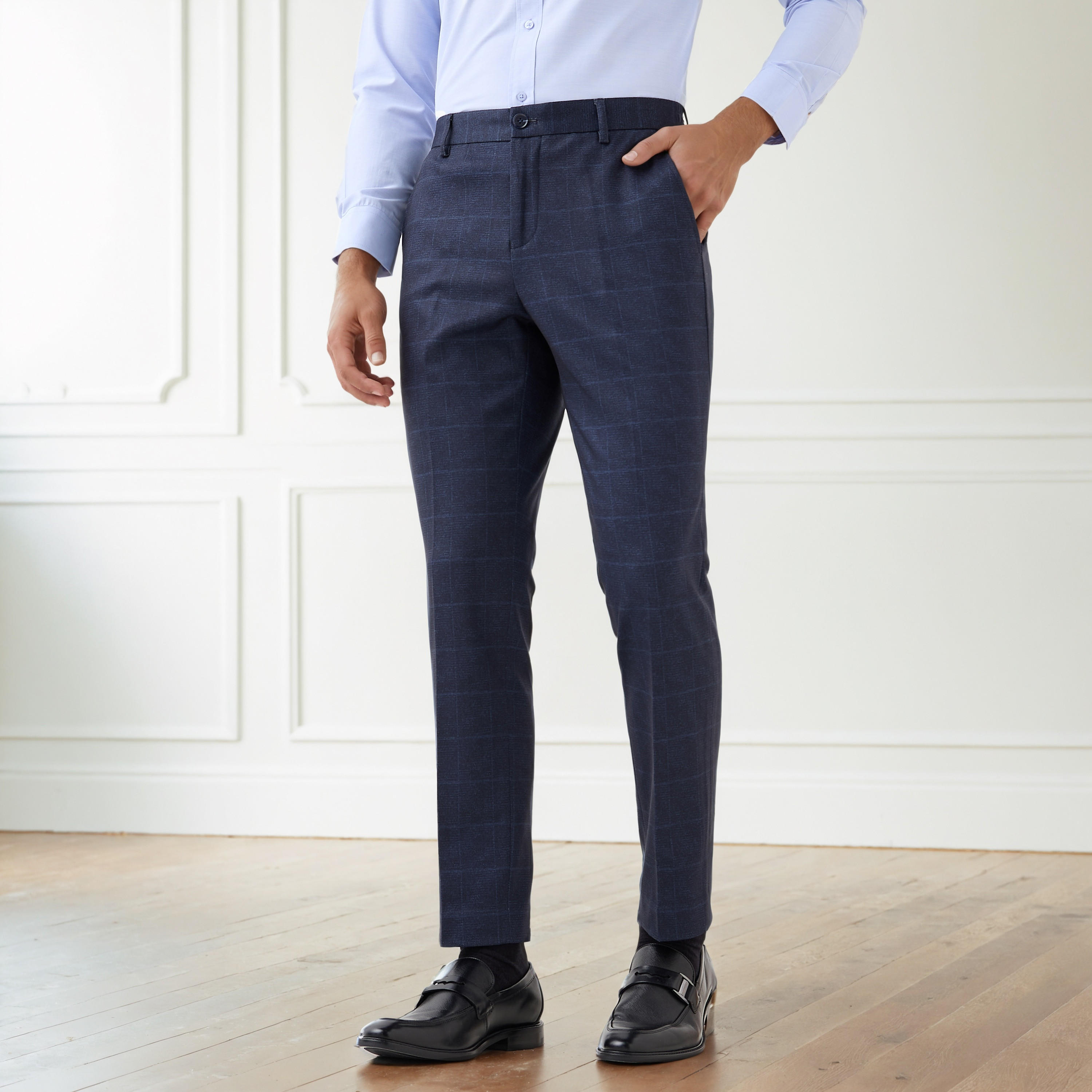بنطلون رسمي رجالي من مزيج البوليستر بقصّة سليم وخصر مطاطي-men-clothing-bottoms-trousersandchinos-trousers-image-1