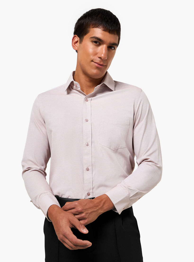 قميص بارز الملمس بأكمام طويلة وياقة وقصة عادية للرجال-men-clothing-shirts-image-7