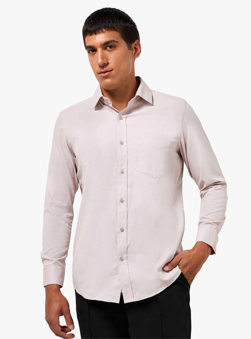 قميص بارز الملمس بأكمام طويلة وياقة وقصة عادية للرجال-men-clothing-shirts-image-1