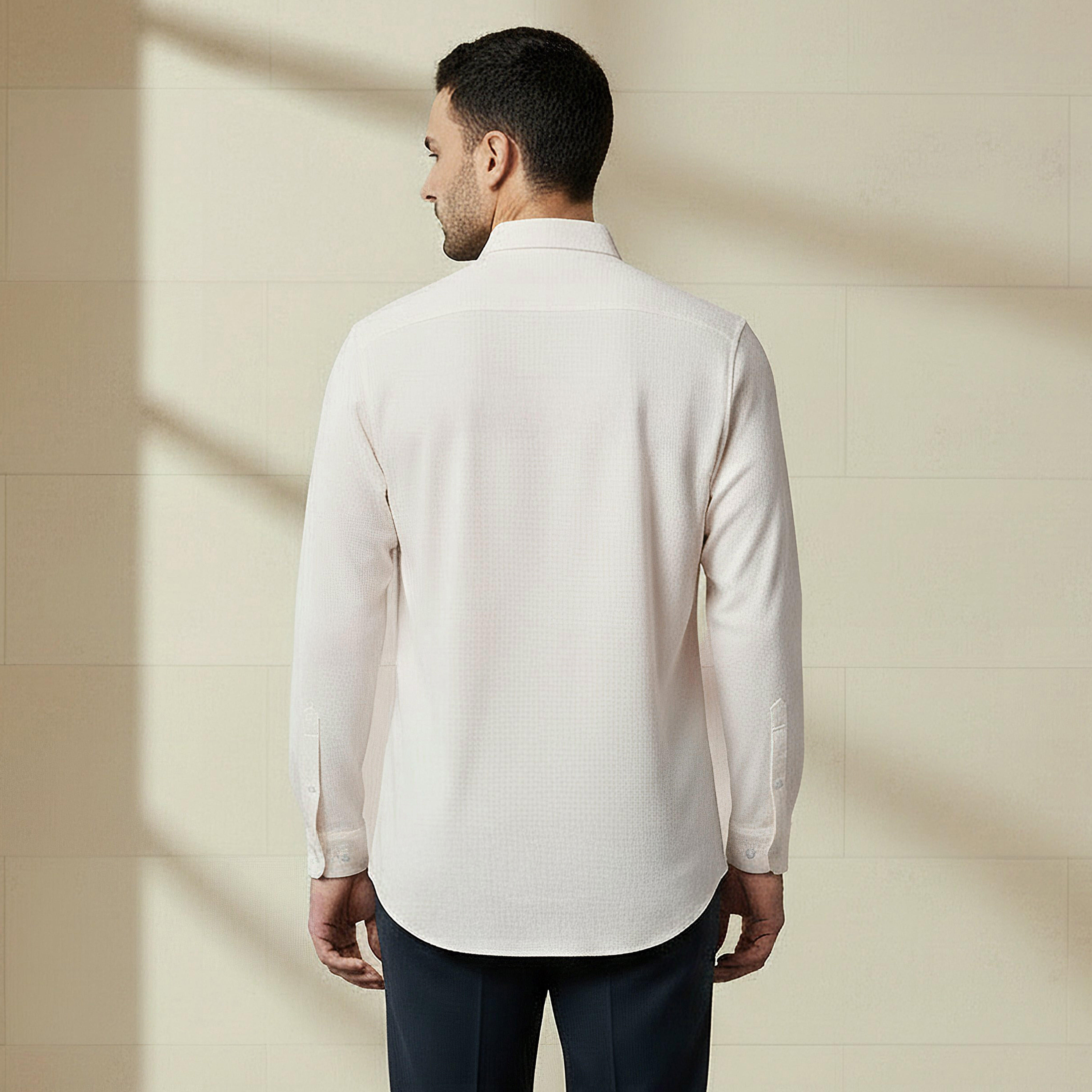 قميص رجالي بارز الملمس بقصة سليم وياقة عادية وأكمام طويلة-men-clothing-shirts-image-3