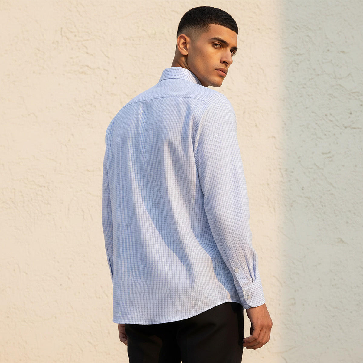 قميص كاروهات بقصة عادية وياقة وأكمام طويلة-men-clothing-shirts-image-4