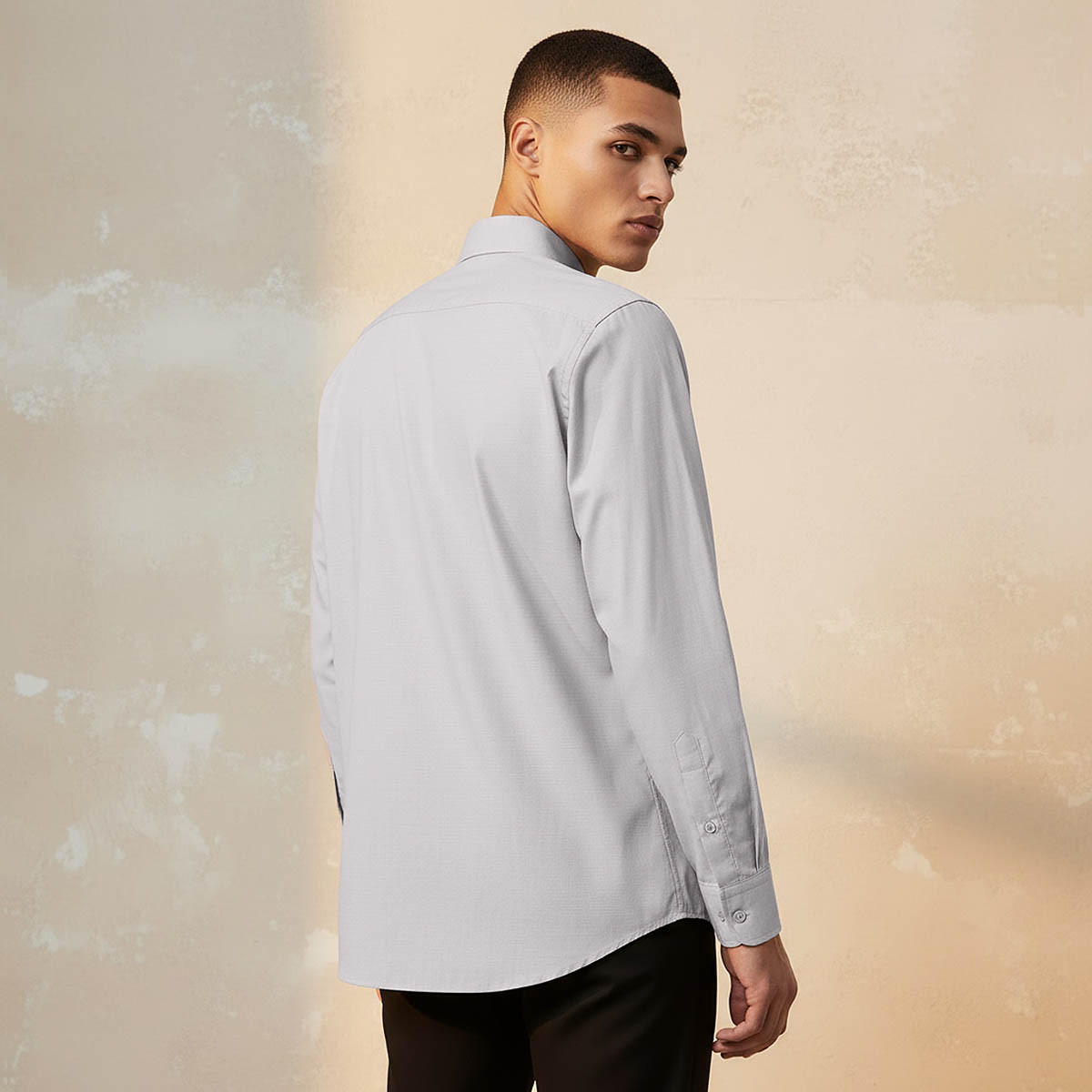 قميص بارز الملمس بأكمام طويلة وقصة وياقة مريحة-men-clothing-shirts-image-4