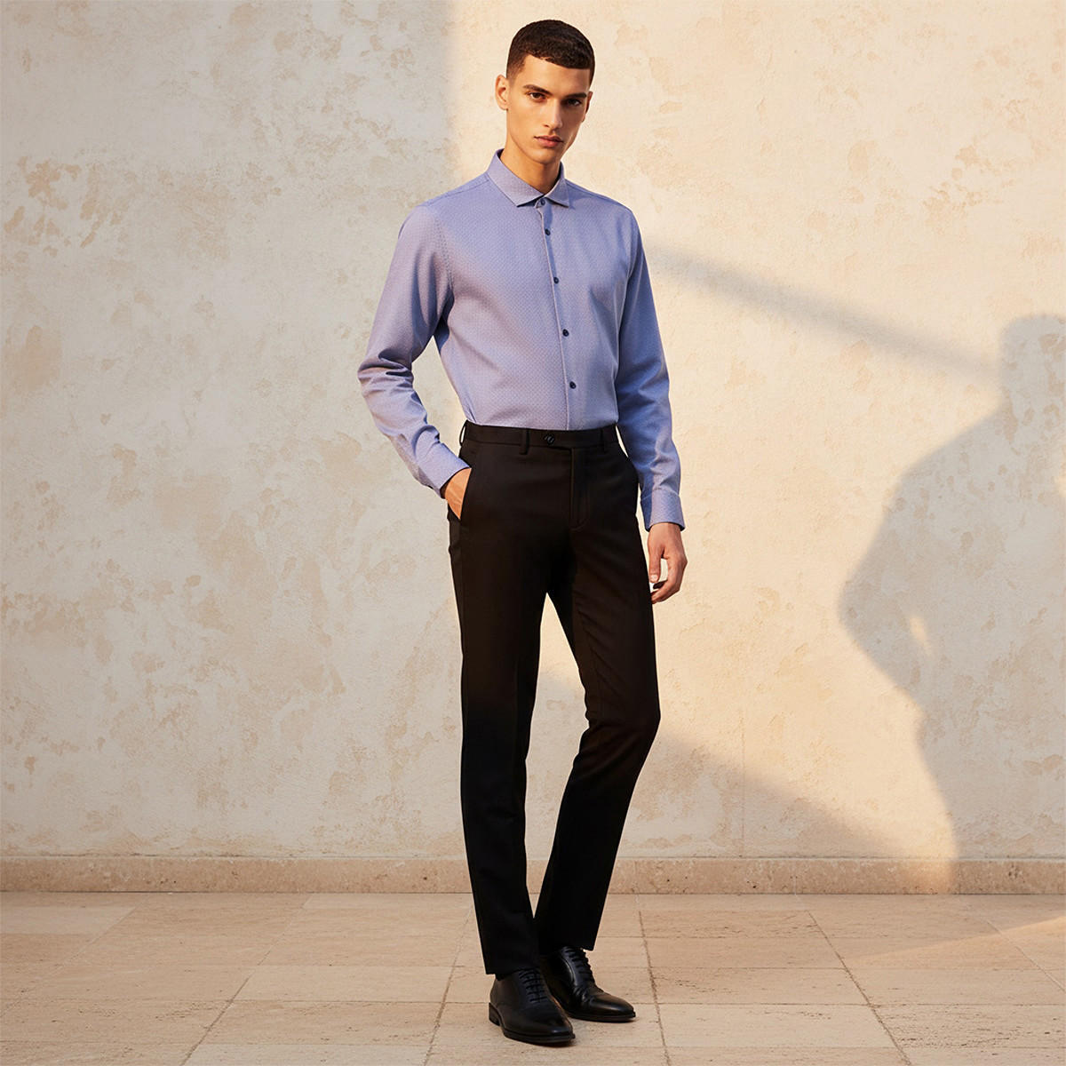 قميص بارز الملمس بقصة وياقة عادية وأكمام طويلة-men-clothing-shirts-image-3