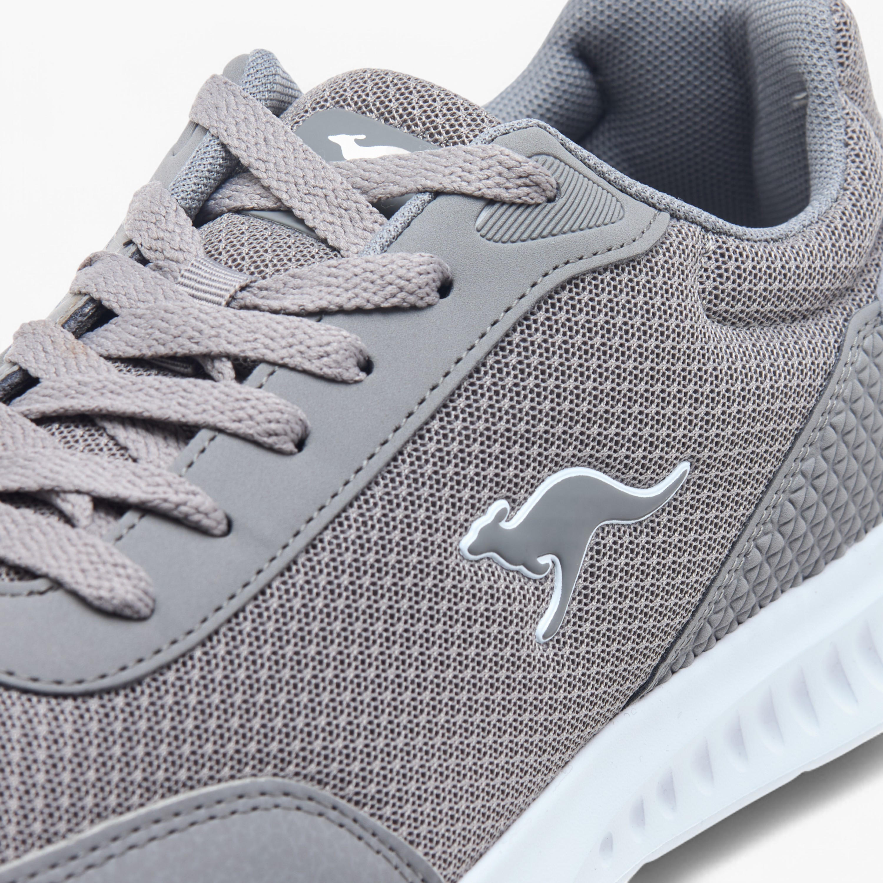 حذاء رياضي برباط إغلاق وشعار للرجال من كانجاروز-sports-men-shoes-image-4