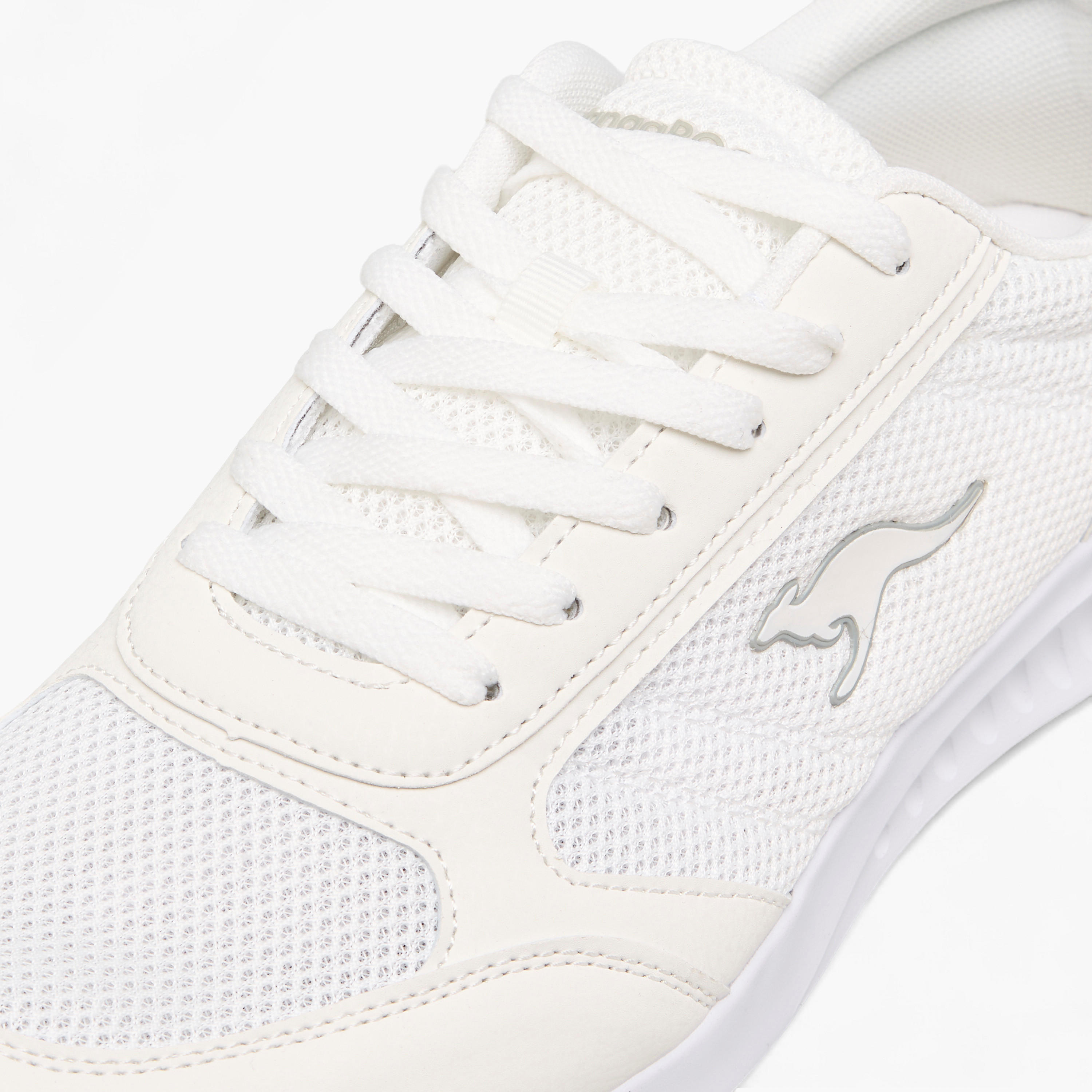 حذاء رياضي بارز الملمس برباط إغلاق للرجال من كانغاروز-sports-men-shoes-image-4