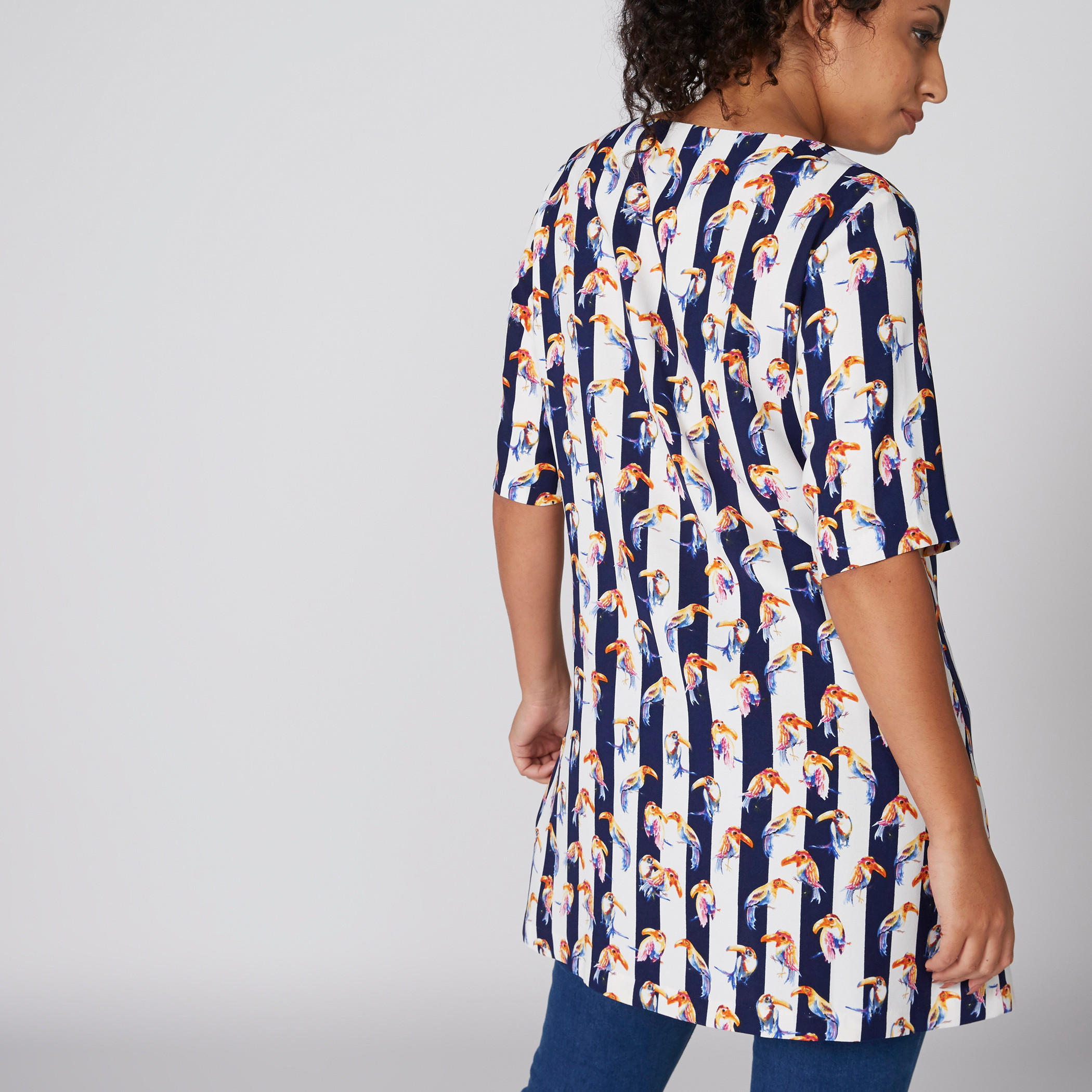 تونيك مقلّم بياقة V وتفاصيل سلسلة-women-clothing-shirtsandblouses-blouses-image-2