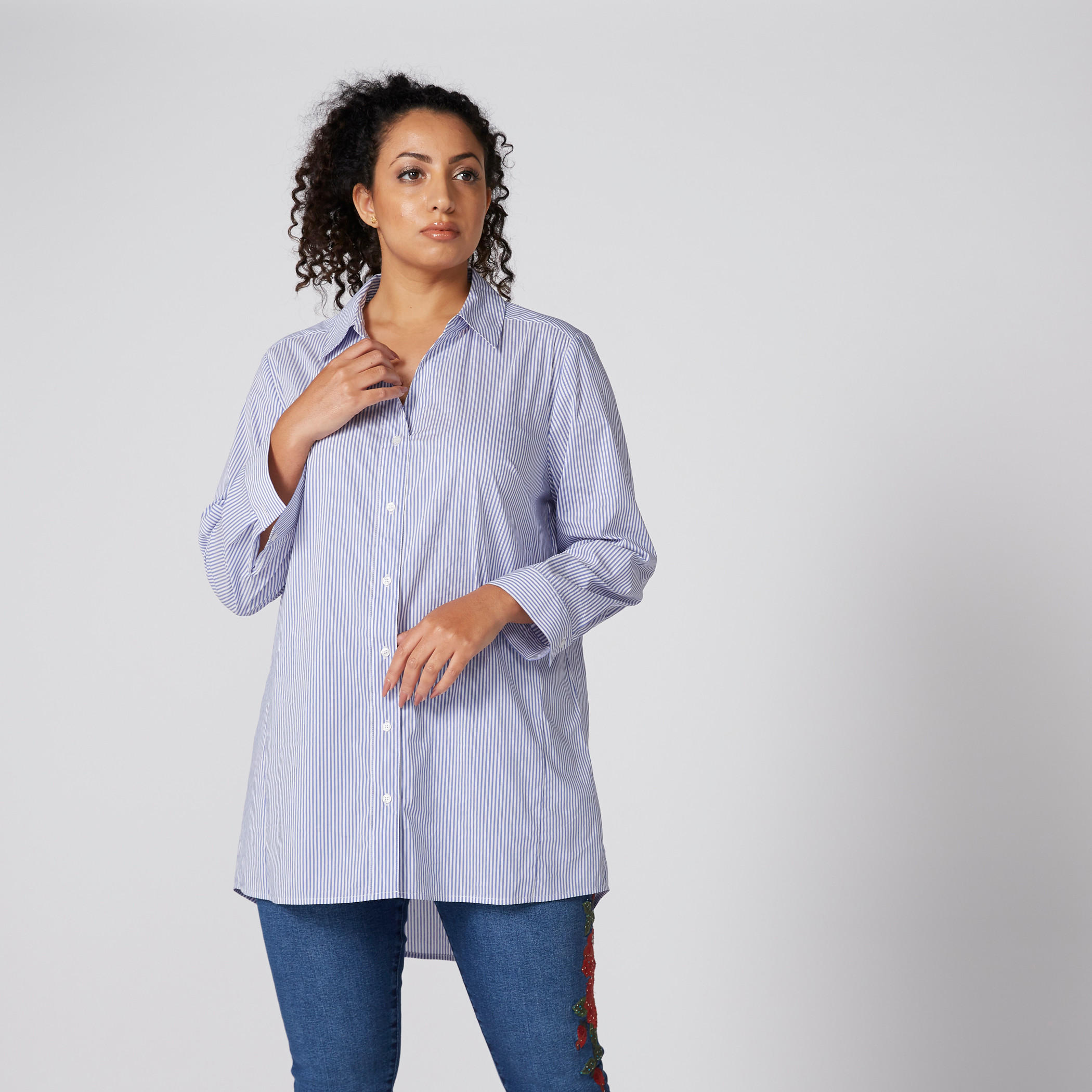 قميص مقلم بأكمام طويلة وحوّاف غير مستوية وأزرار-women-clothing-shirtsandblouses-blouses-image-1