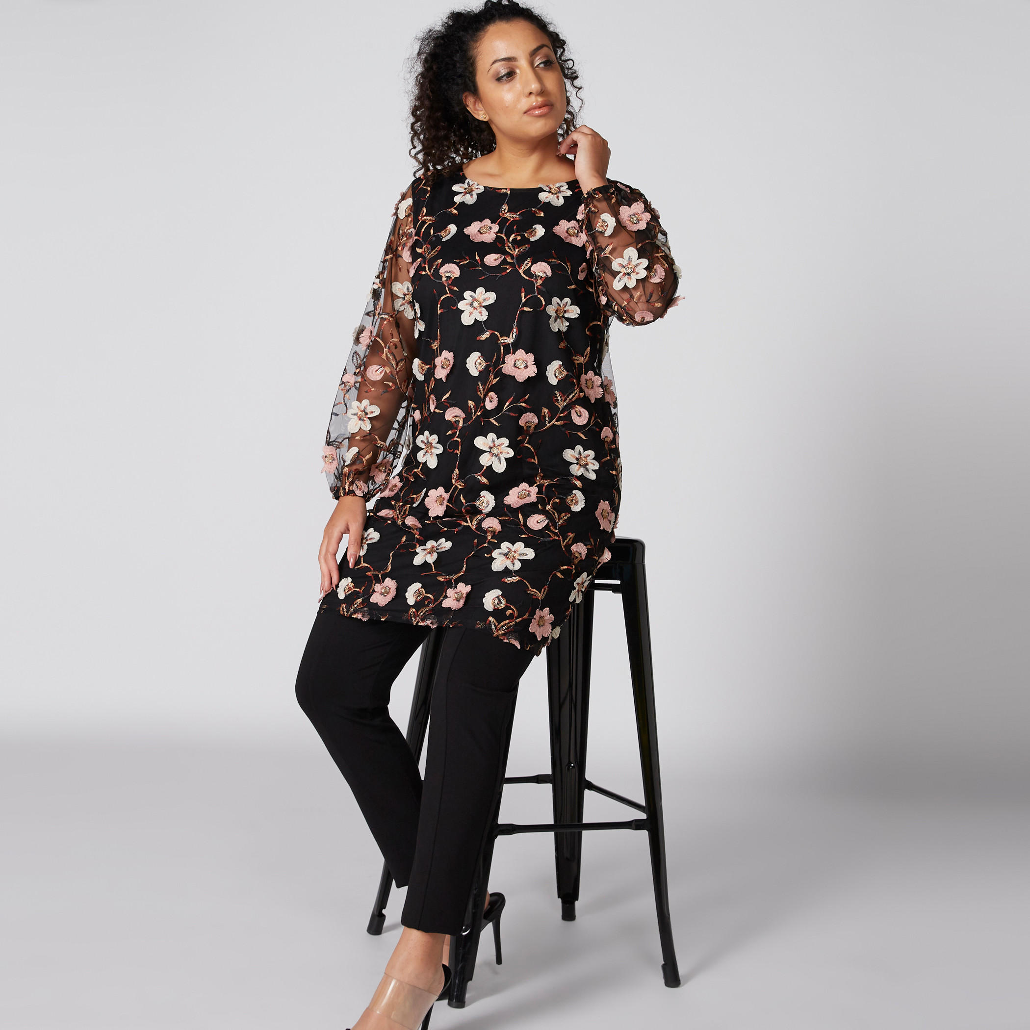 تونيك مطرّز بياقة قارب وأكمام طويلة-women-clothing-shirtsandblouses-blouses-image-1