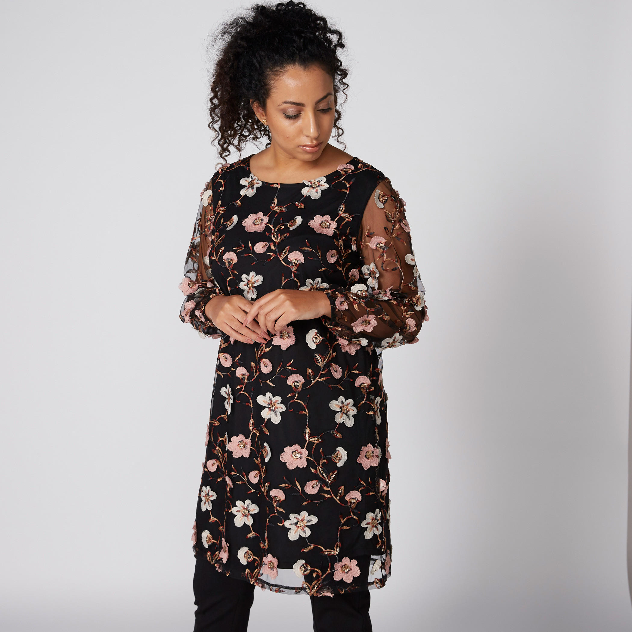 تونيك مطرّز بياقة قارب وأكمام طويلة-women-clothing-shirtsandblouses-blouses-image-3