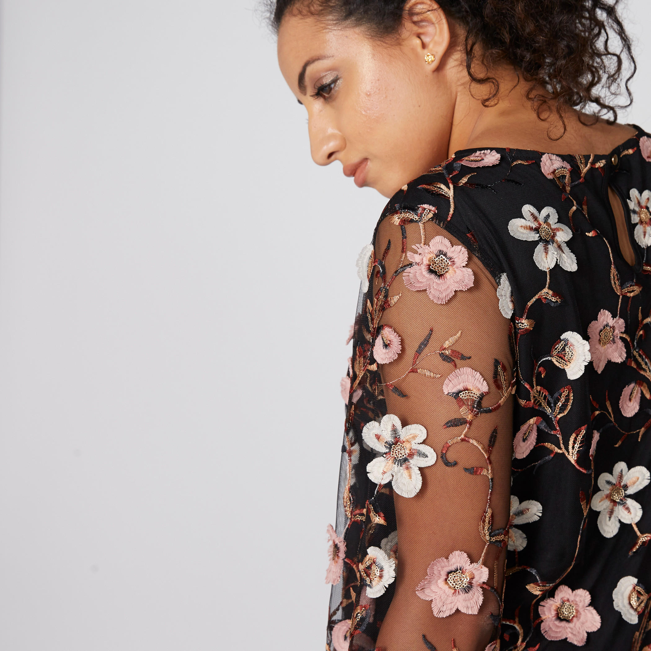 تونيك مطرّز بياقة قارب وأكمام طويلة-women-clothing-shirtsandblouses-blouses-image-4