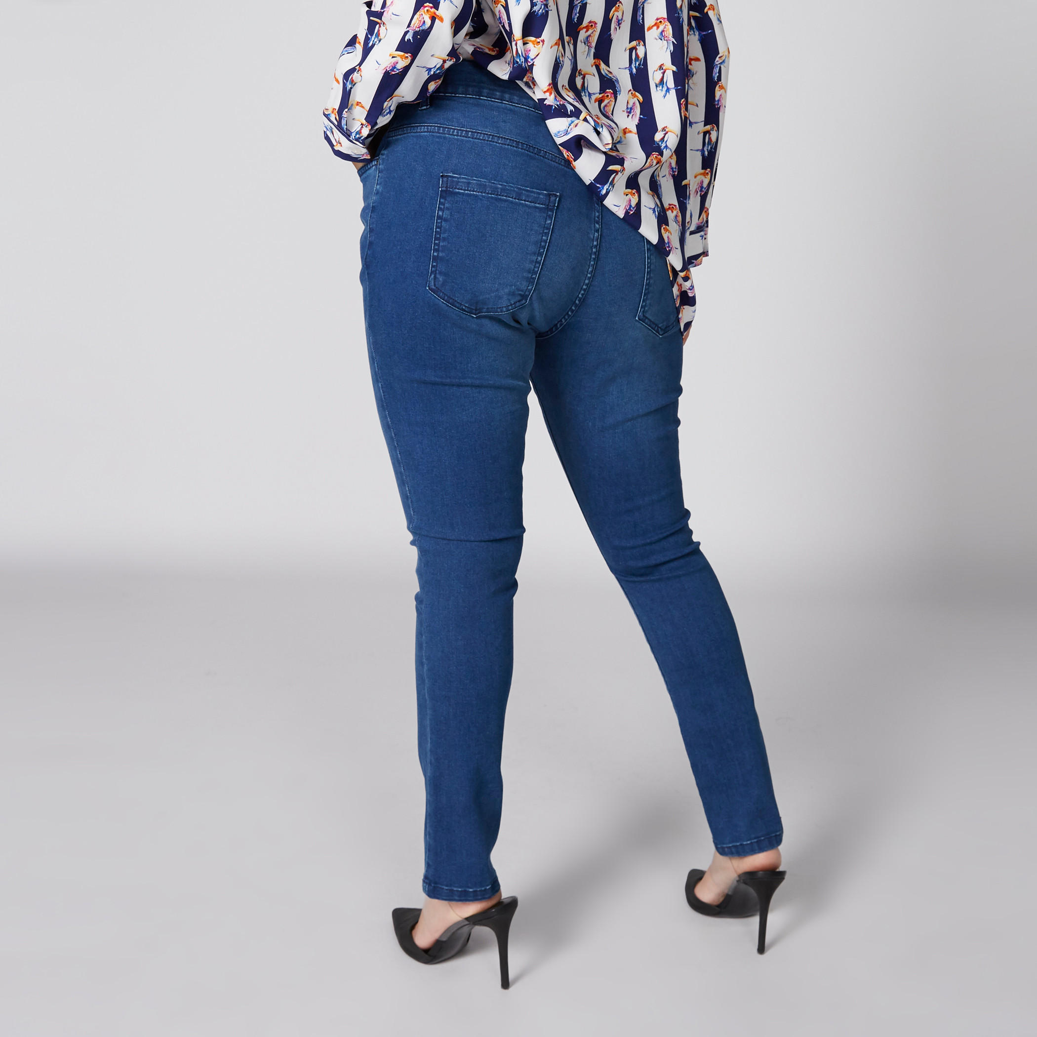 بنطال جينز طويل بجيوب-women-clothing-bottoms-jeans-image-2