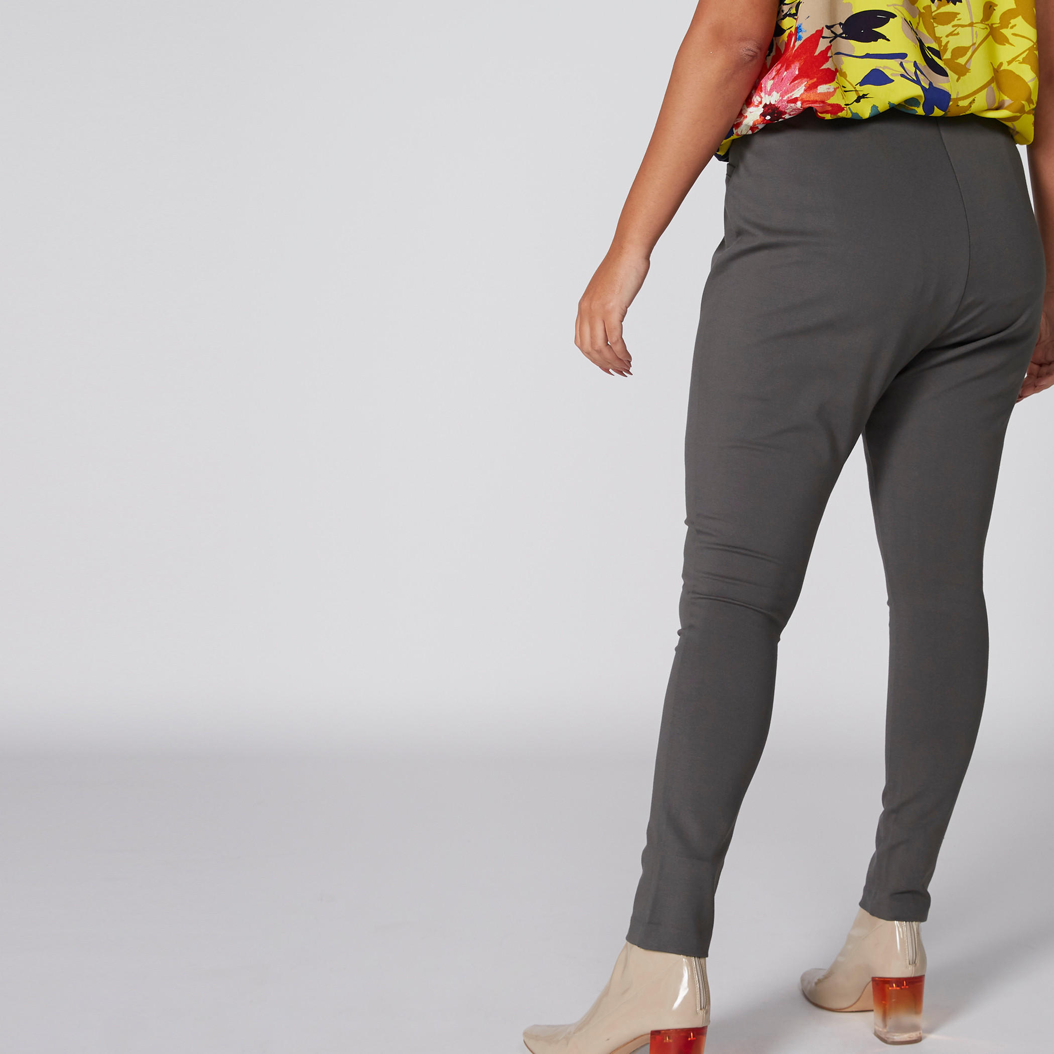 بنطال طويل بجيوب-women-clothing-bottoms-trousers-image-2