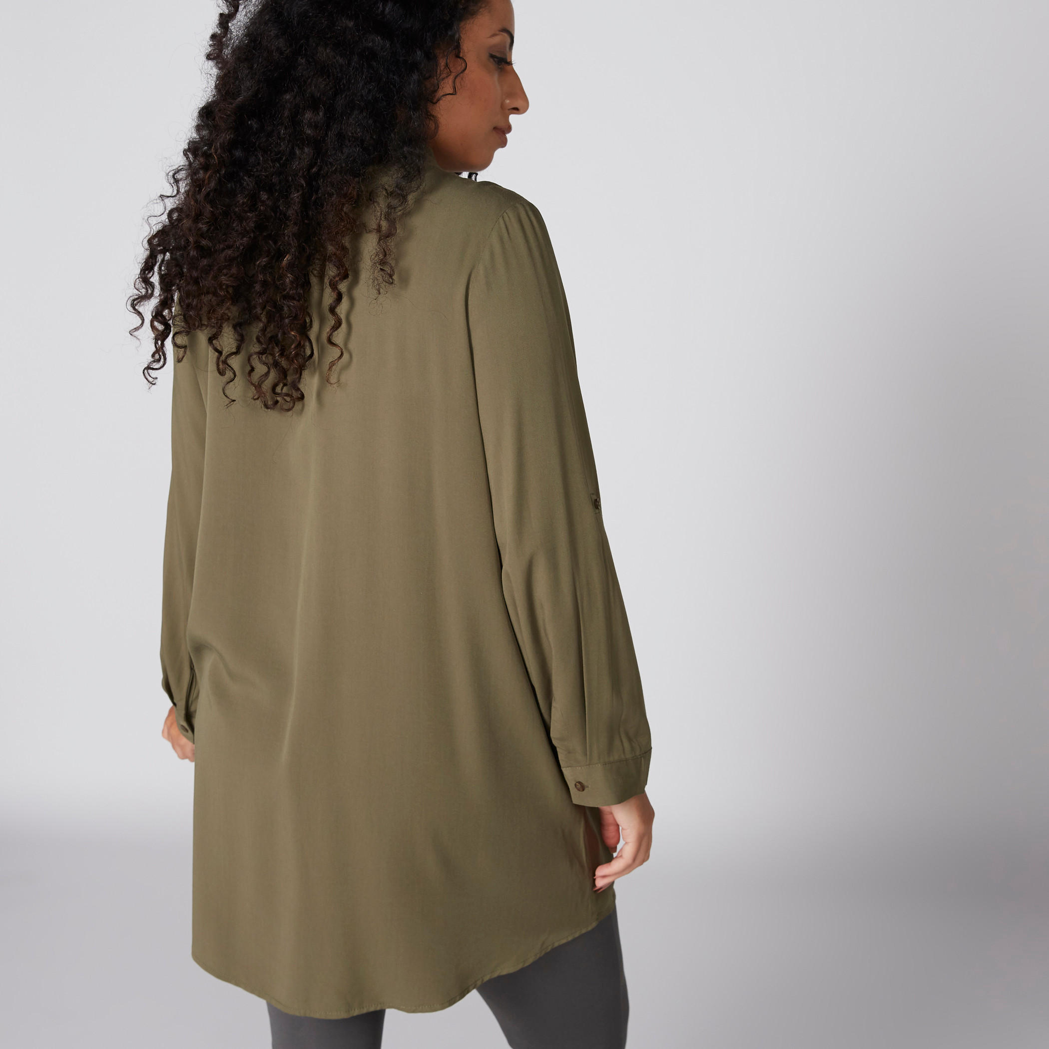 قميص طويل بأكمام طويلة وأزرار وجيوب-women-clothing-shirtsandblouses-blouses-image-2