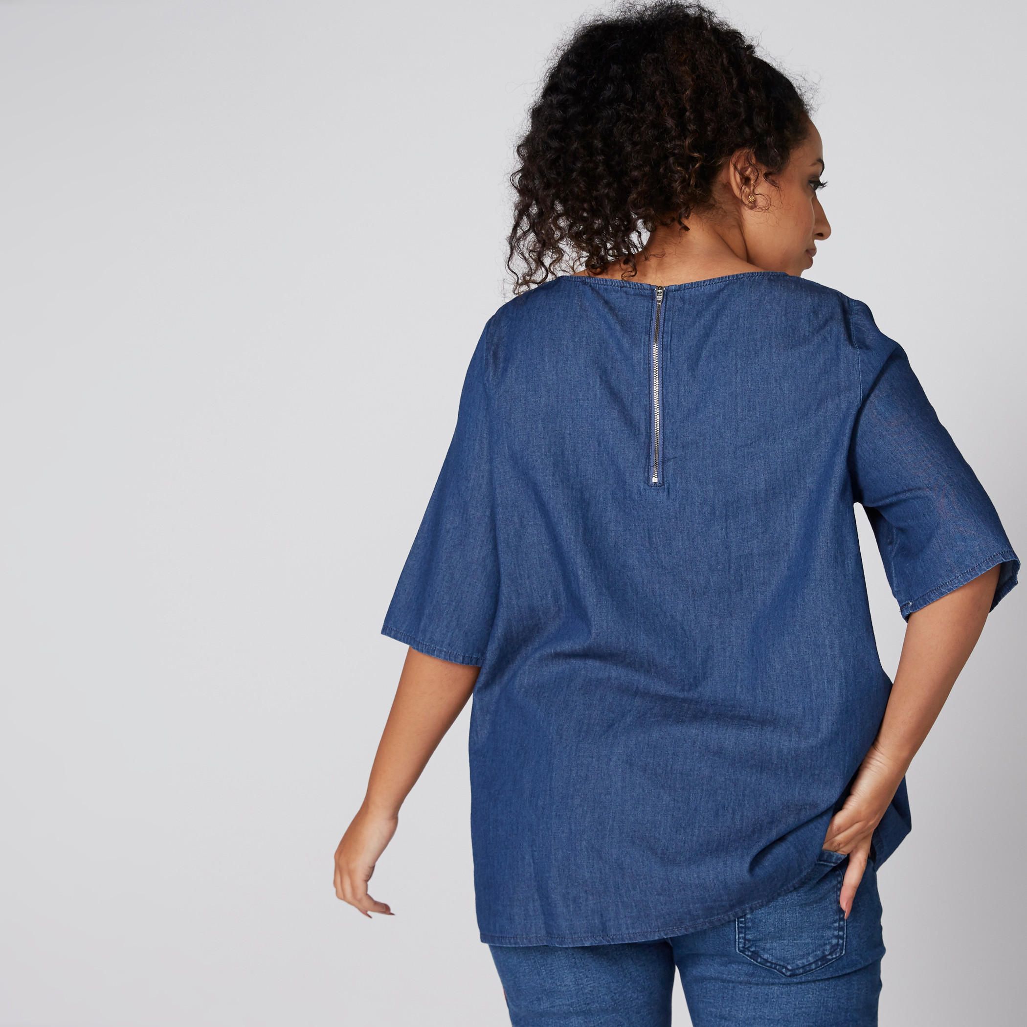 بلوزة مطرزة بياقة مستديرة وأكمام قصيرة-women-clothing-shirtsandblouses-blouses-image-2