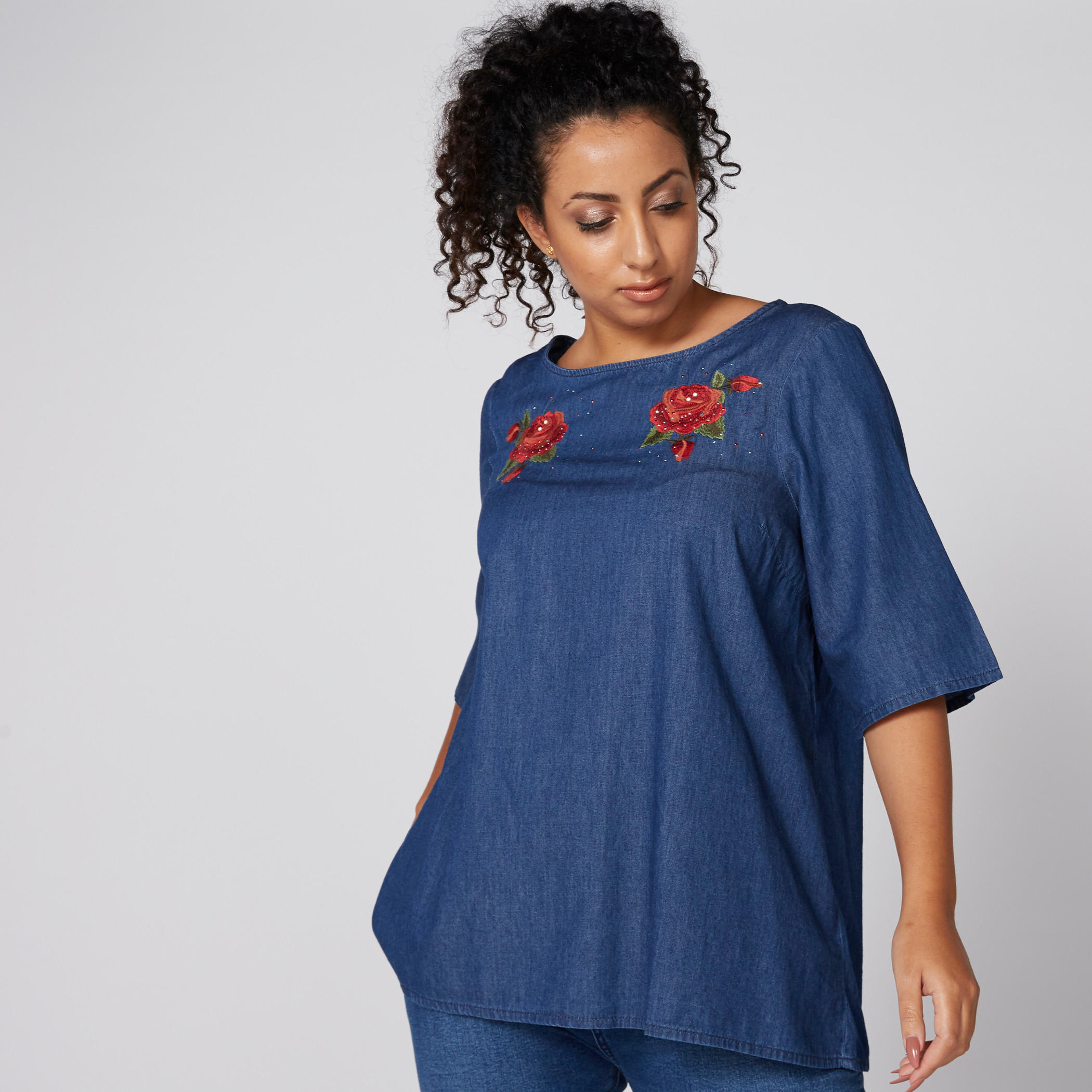 بلوزة مطرزة بياقة مستديرة وأكمام قصيرة-women-clothing-shirtsandblouses-blouses-image-3