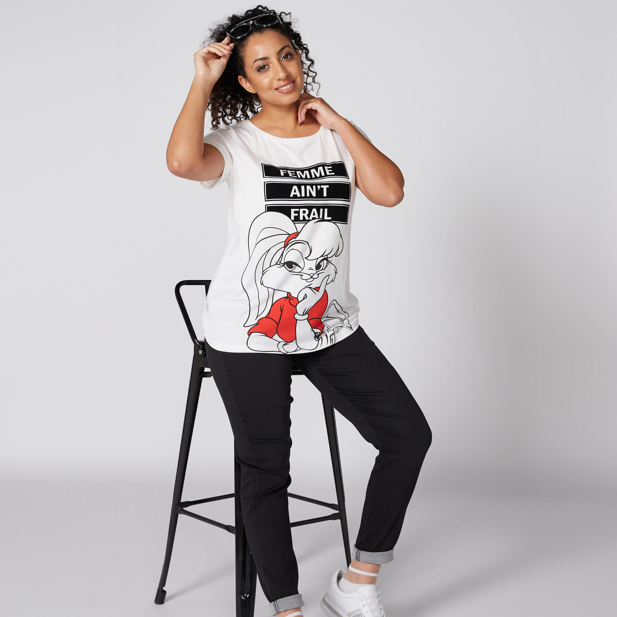 تيشيرت بياقة مستديرة وأكمام قصيرة وطبعات لولا باني-women-clothing-tshirts-image-1
