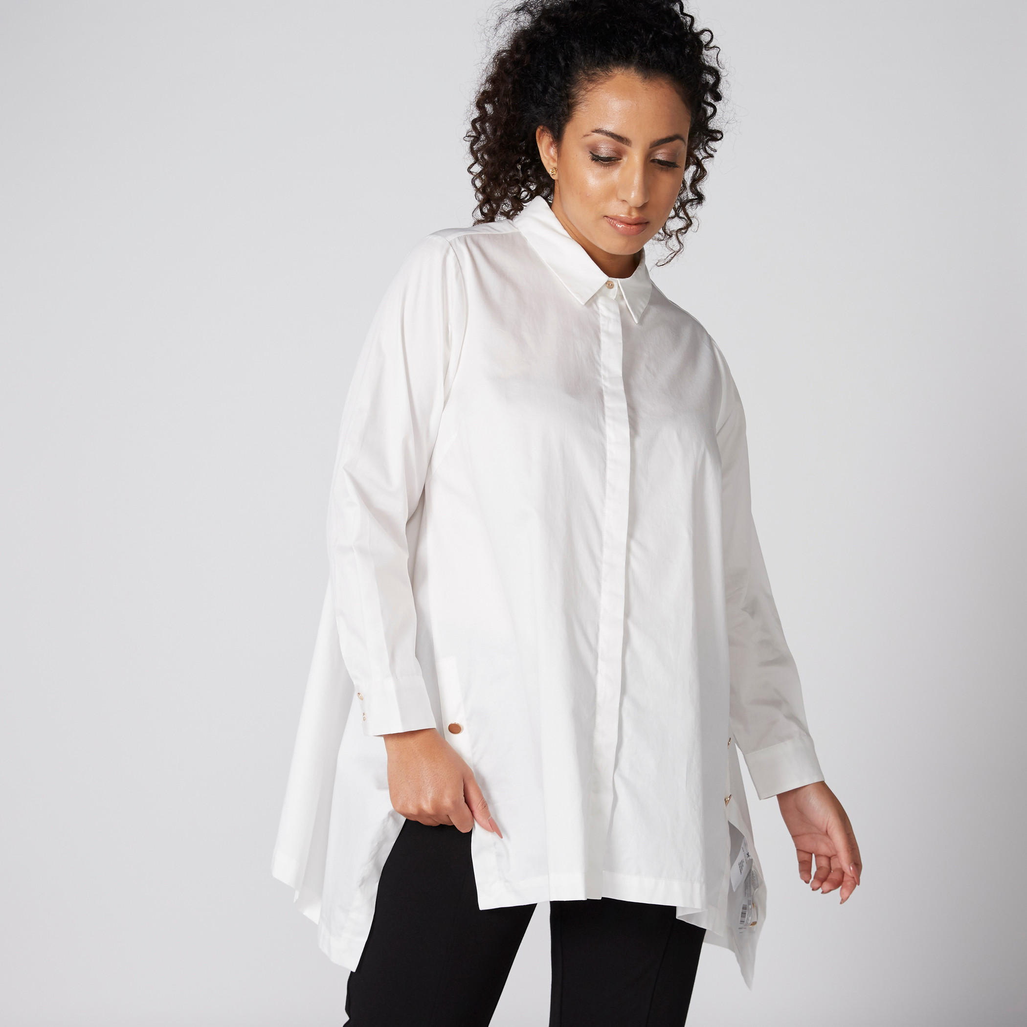 قميص بأكمام طويلة وحوّاف غير مستوية وأزرار-women-clothing-shirtsandblouses-blouses-image-3