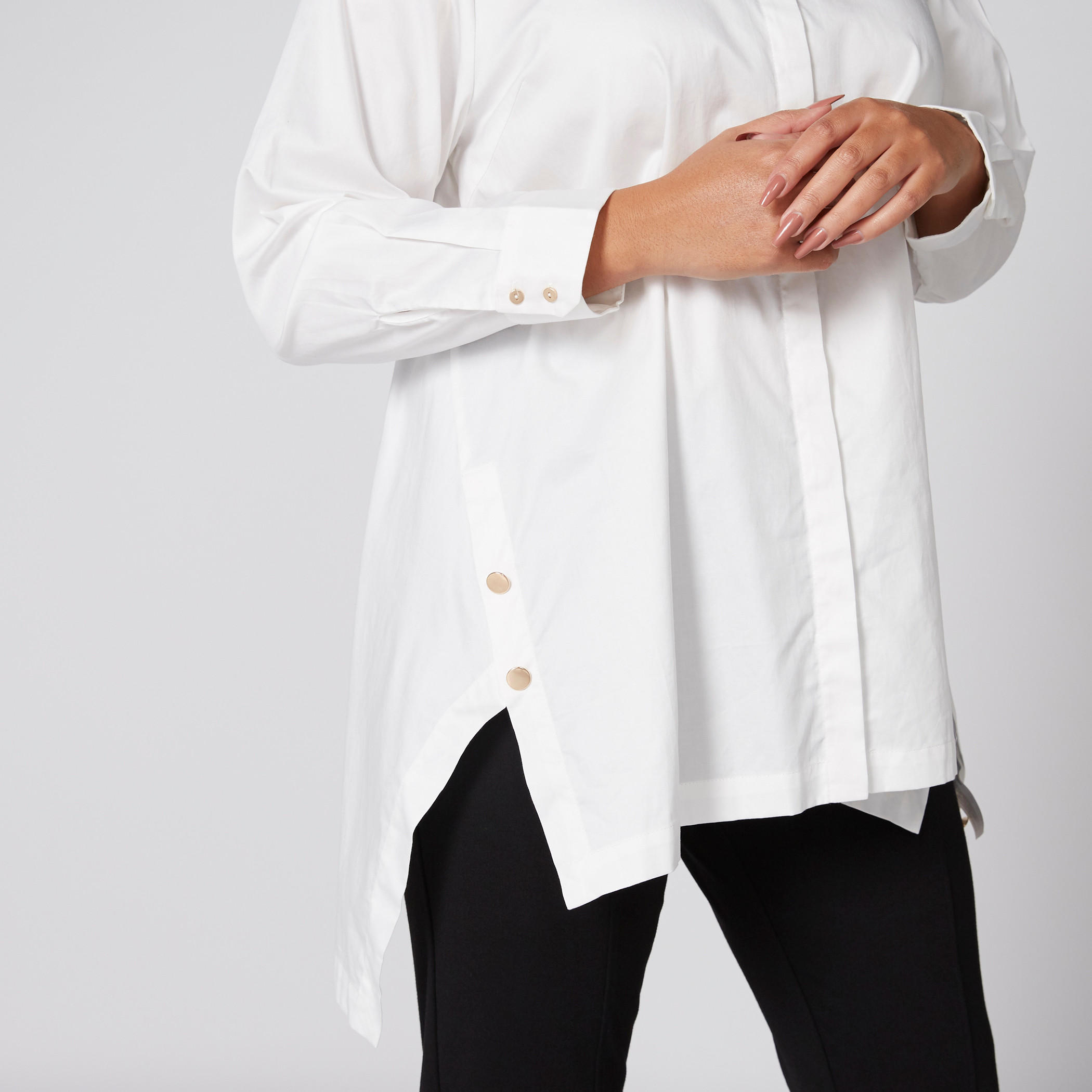 قميص بأكمام طويلة وحوّاف غير مستوية وأزرار-women-clothing-shirtsandblouses-blouses-image-4