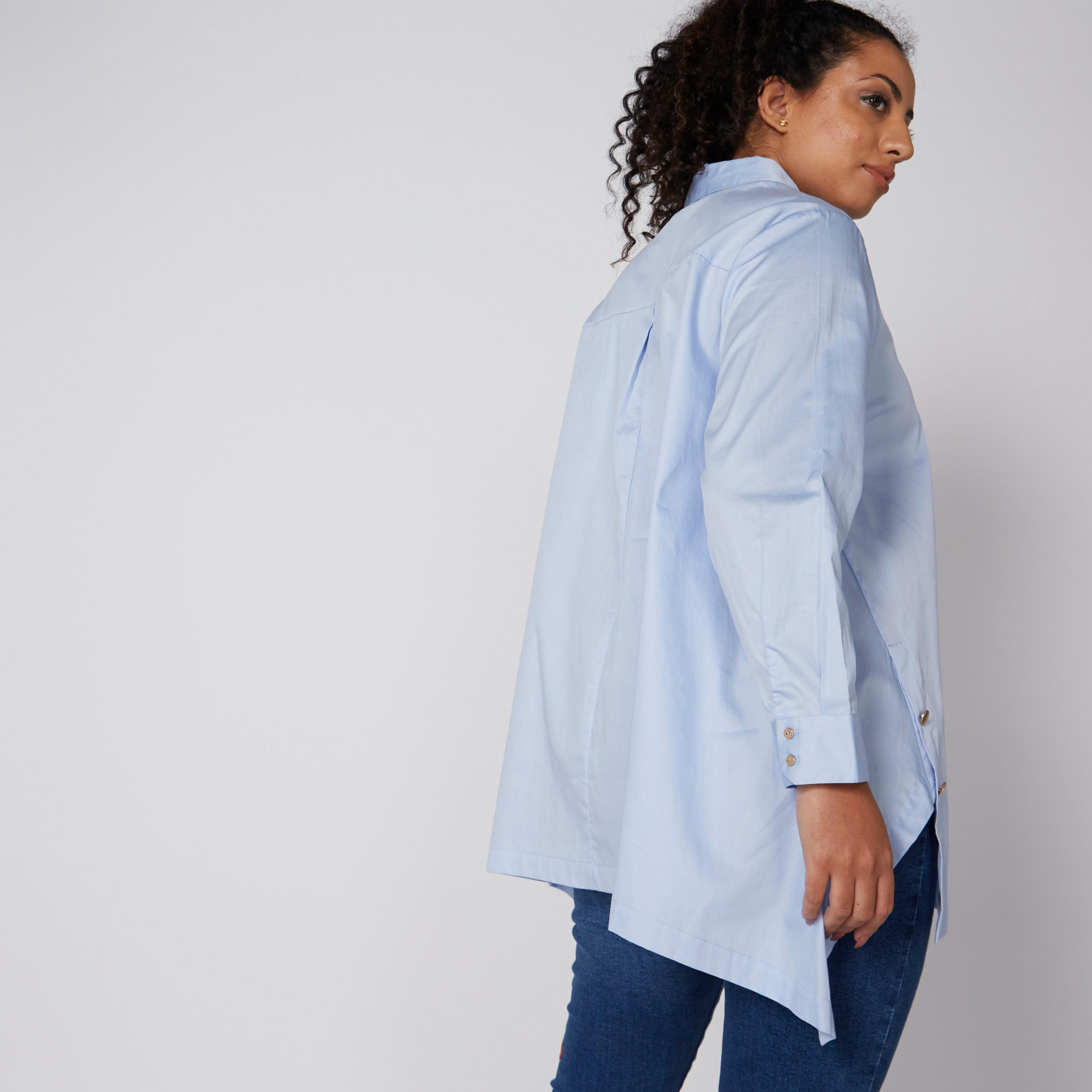 قميص بأكمام طويلة وحوّاف غير مستوية ووصلة أزرار مخفية-women-clothing-shirtsandblouses-blouses-image-2