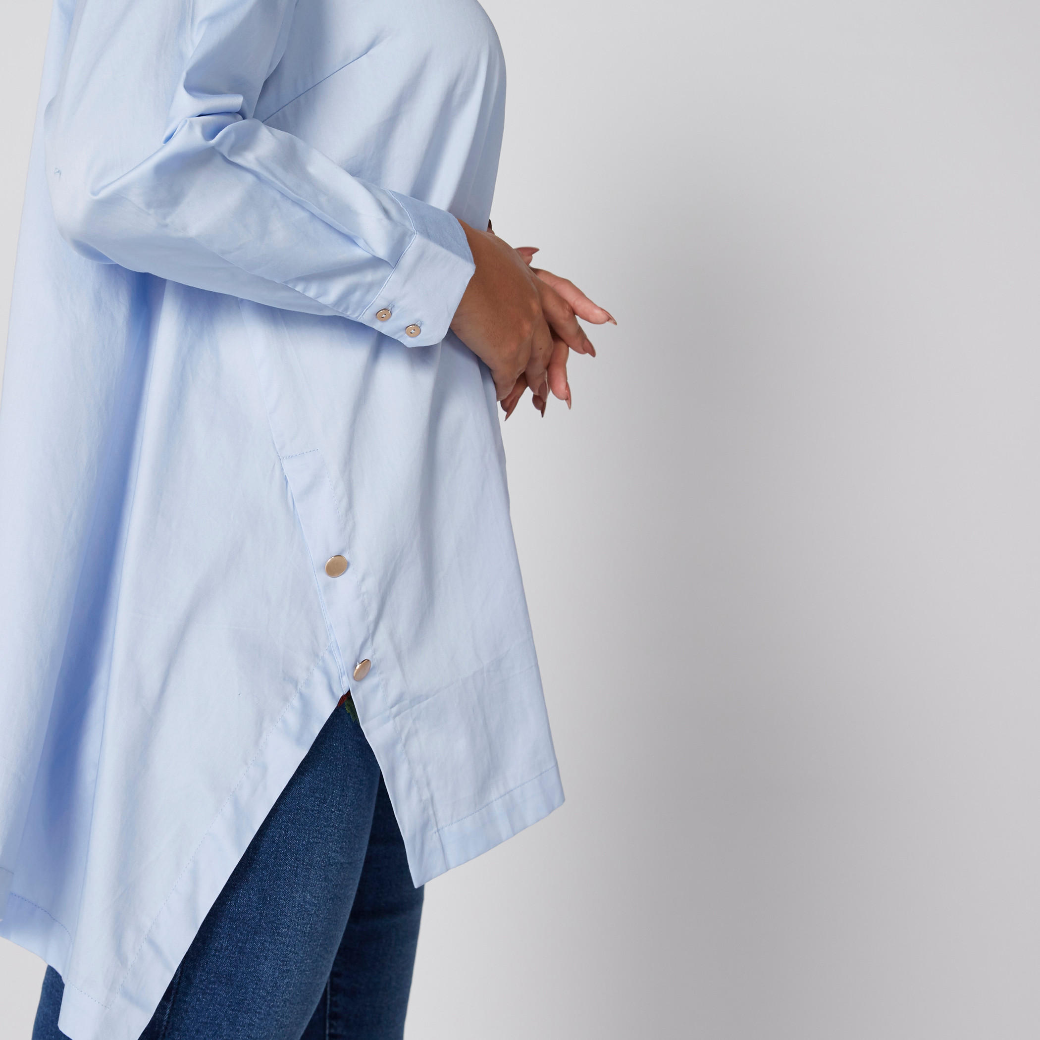 قميص بأكمام طويلة وحوّاف غير مستوية ووصلة أزرار مخفية-women-clothing-shirtsandblouses-blouses-image-4