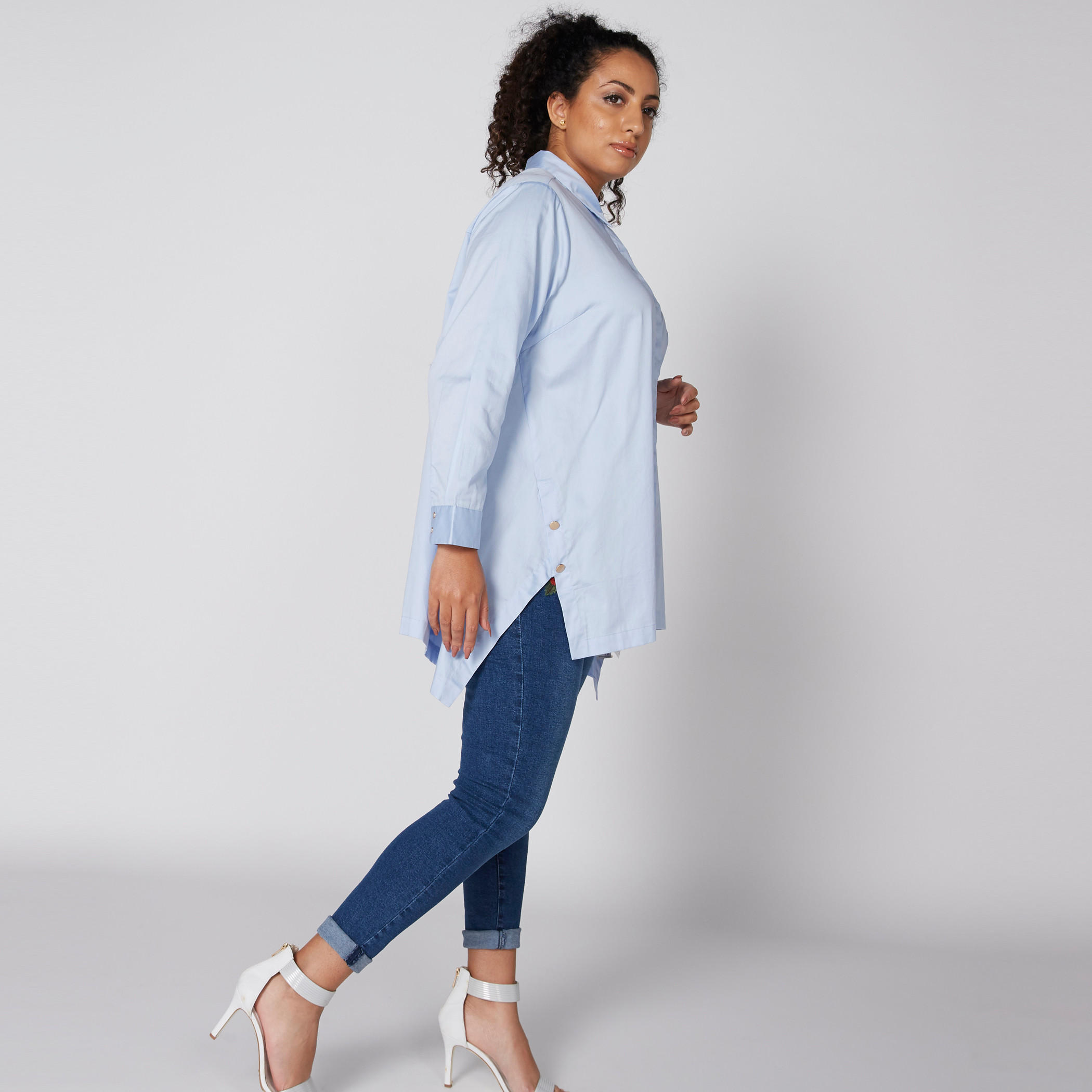 قميص بأكمام طويلة وحوّاف غير مستوية ووصلة أزرار مخفية-women-clothing-shirtsandblouses-blouses-image-5