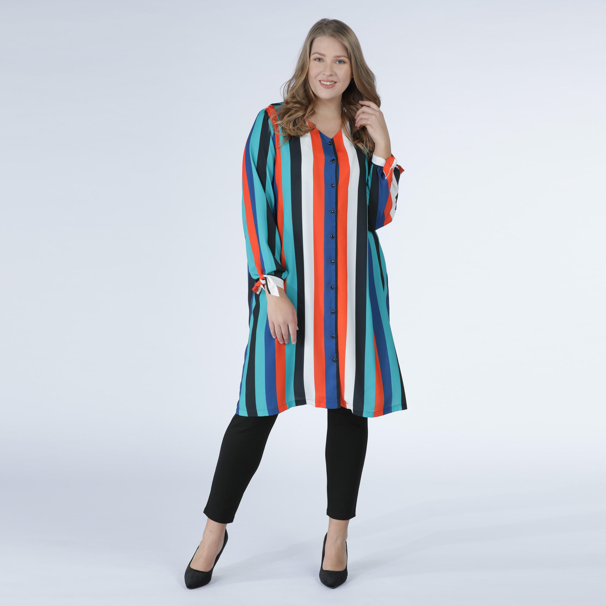 قميص طويل مقلّم بأكمام طويلة وأزرار-women-clothing-shirtsandblouses-blouses-image-1