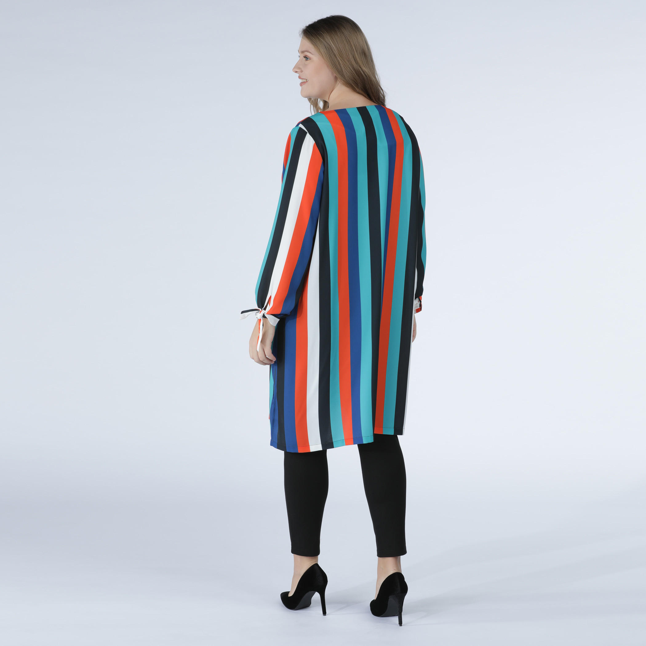 قميص طويل مقلّم بأكمام طويلة وأزرار-women-clothing-shirtsandblouses-blouses-image-2