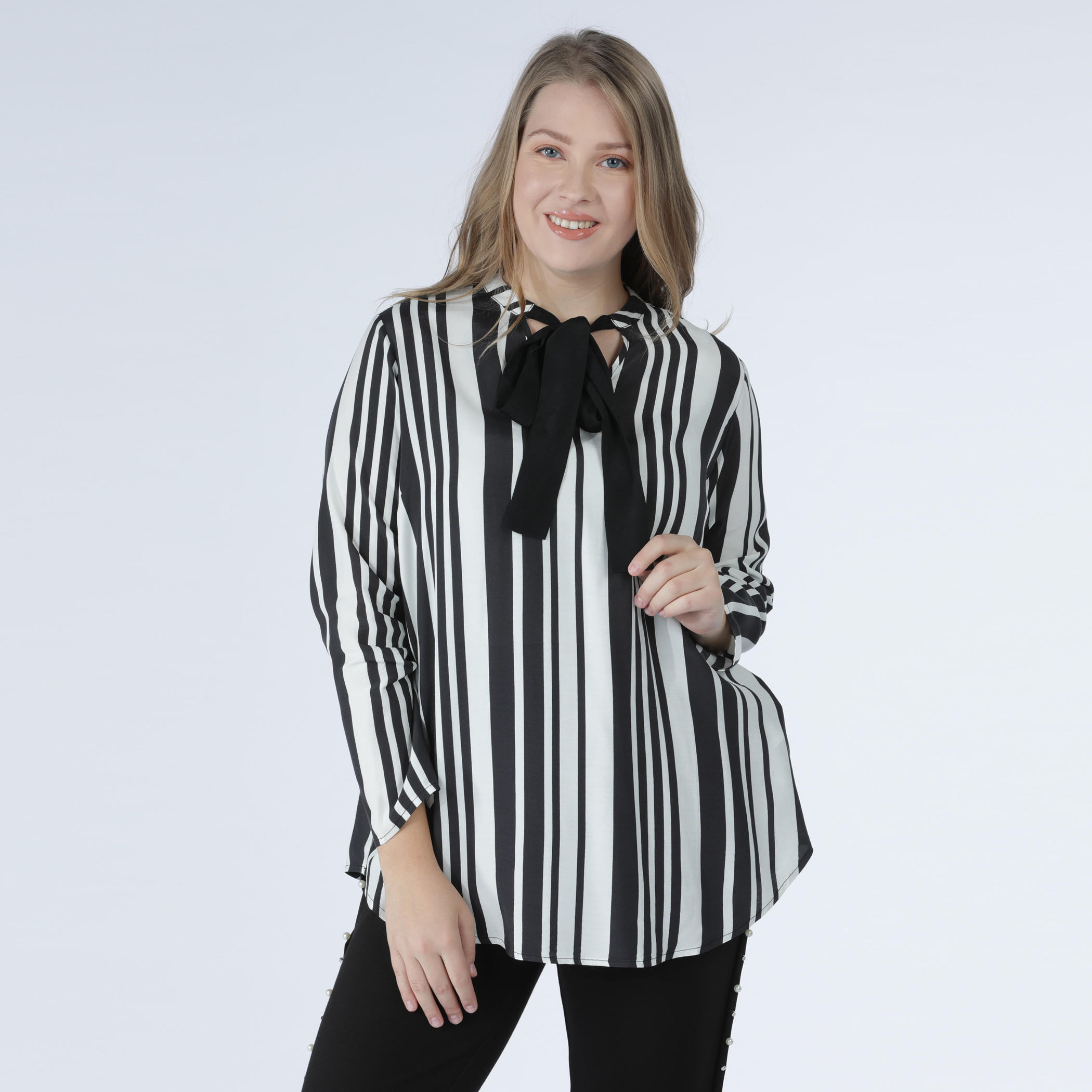 بلوزة مقلّمة بأكمام طويلة ورباط-women-clothing-shirtsandblouses-blouses-image-1