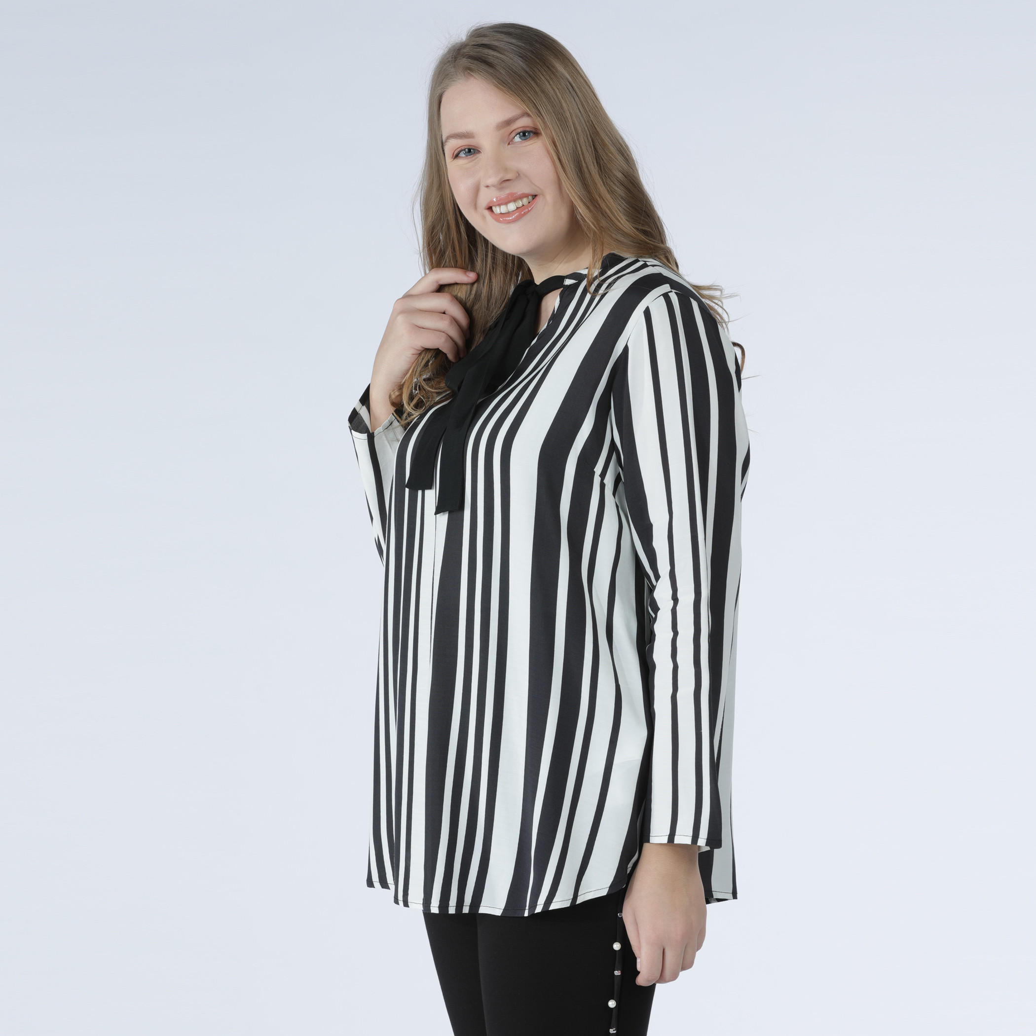 بلوزة مقلّمة بأكمام طويلة ورباط-women-clothing-shirtsandblouses-blouses-image-3