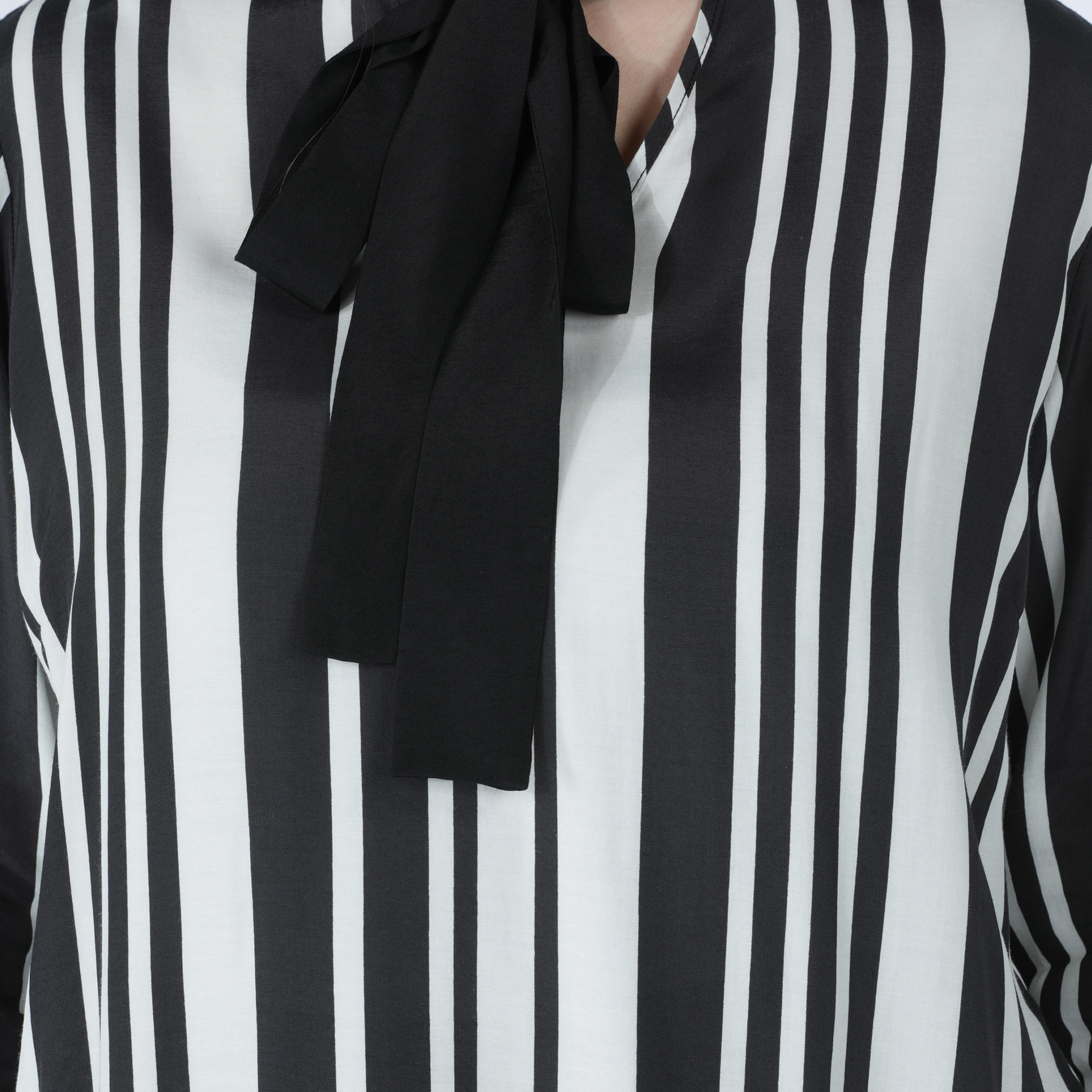 بلوزة مقلّمة بأكمام طويلة ورباط-women-clothing-shirtsandblouses-blouses-image-4