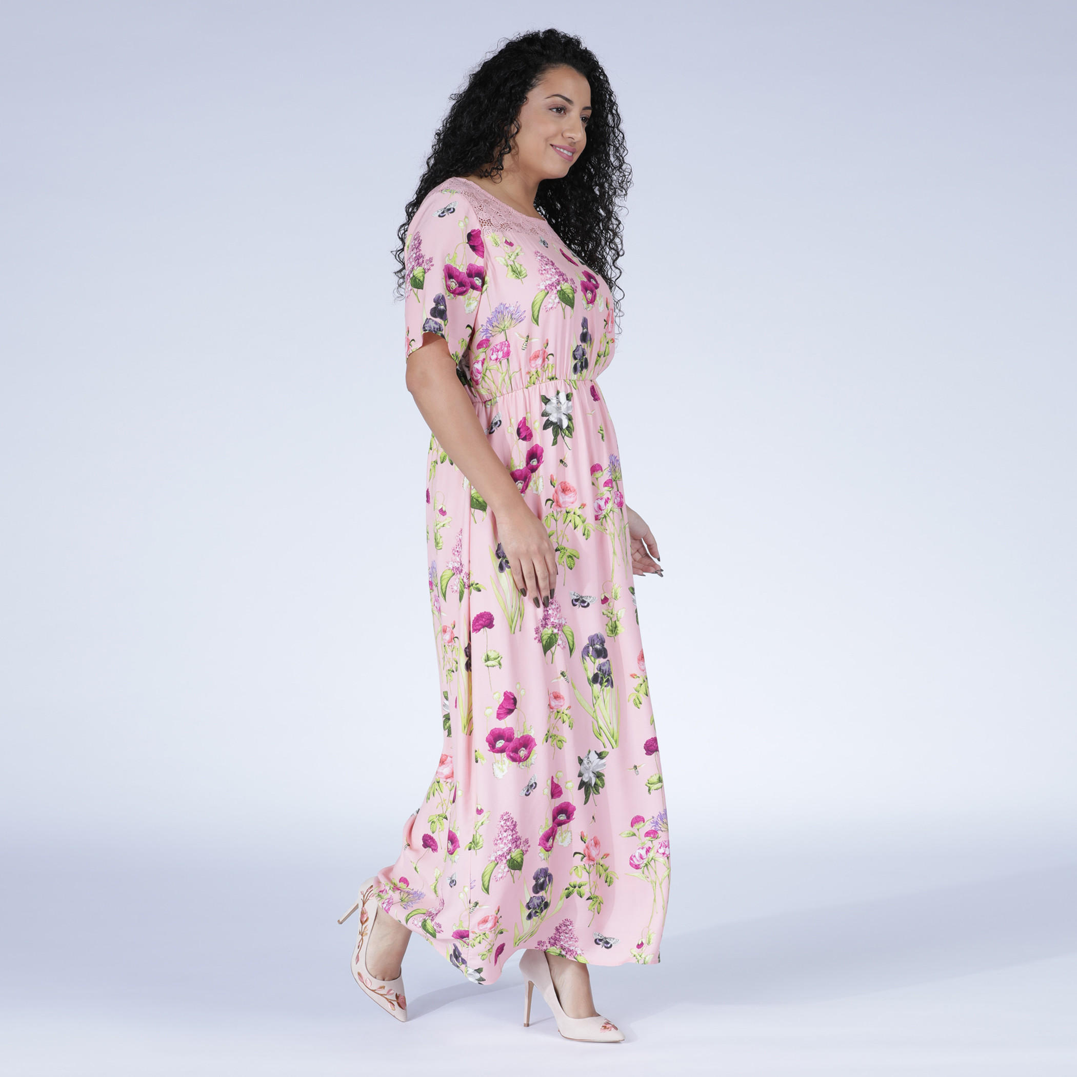 فستان طويل بياقة مستديرة وتفاصيل دانتيل مع طبعات-women-clothing-dresses-image-3