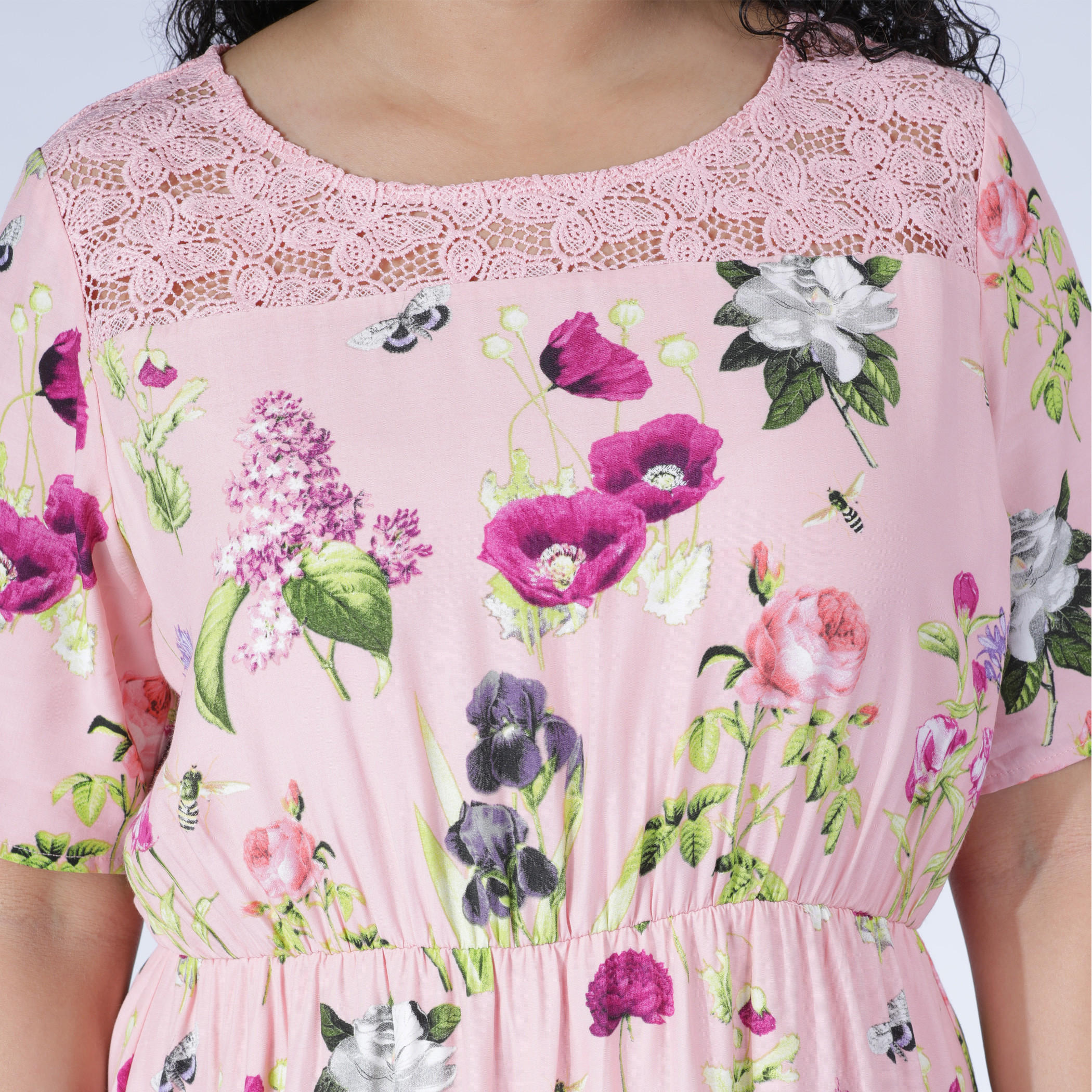 فستان طويل بياقة مستديرة وتفاصيل دانتيل مع طبعات-women-clothing-dresses-image-4