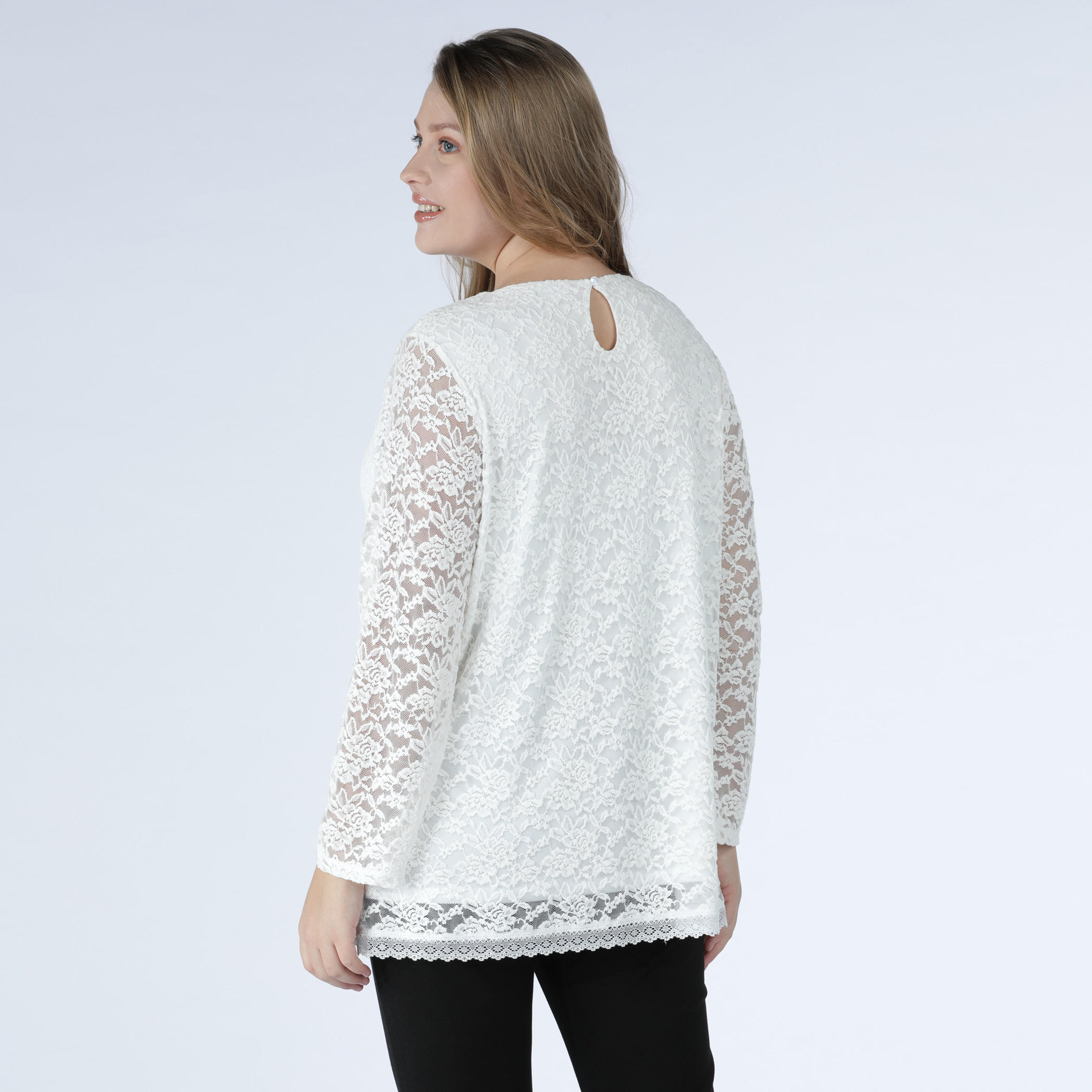 بلوزة بياقة مستديرة وأكمام طويلة وتفاصيل دانتيل-women-clothing-shirtsandblouses-blouses-image-2