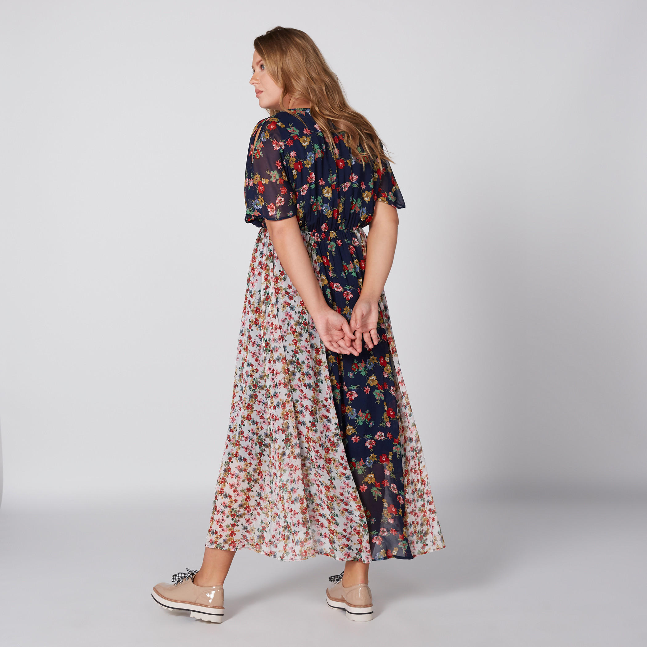 فستان طويل بطبعات أزهار بياقة V-women-clothing-dresses-image-3