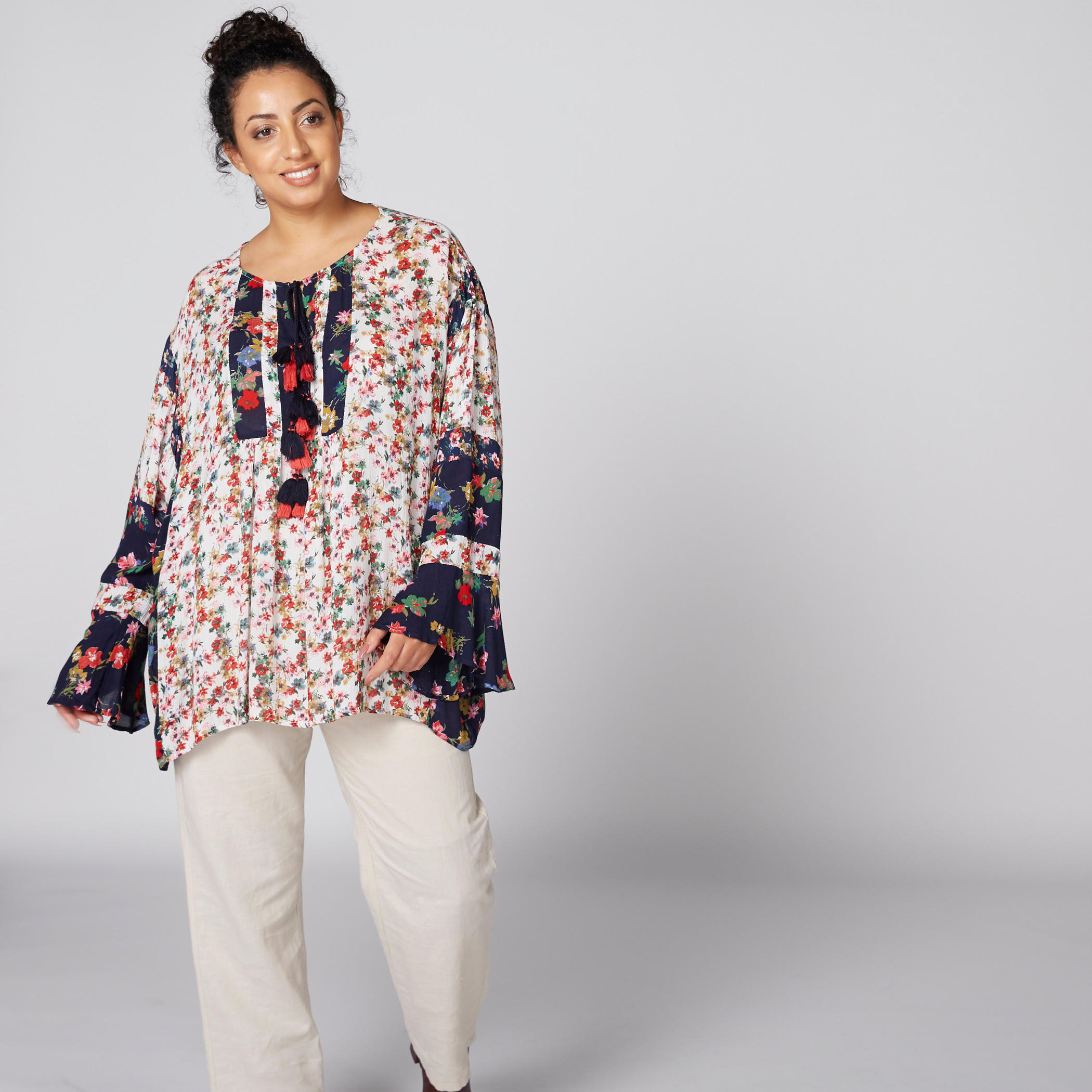 بلوزة بياقة مستديرة وأكمام طويلة وطبعات أزهار-women-clothing-shirtsandblouses-blouses-image-4