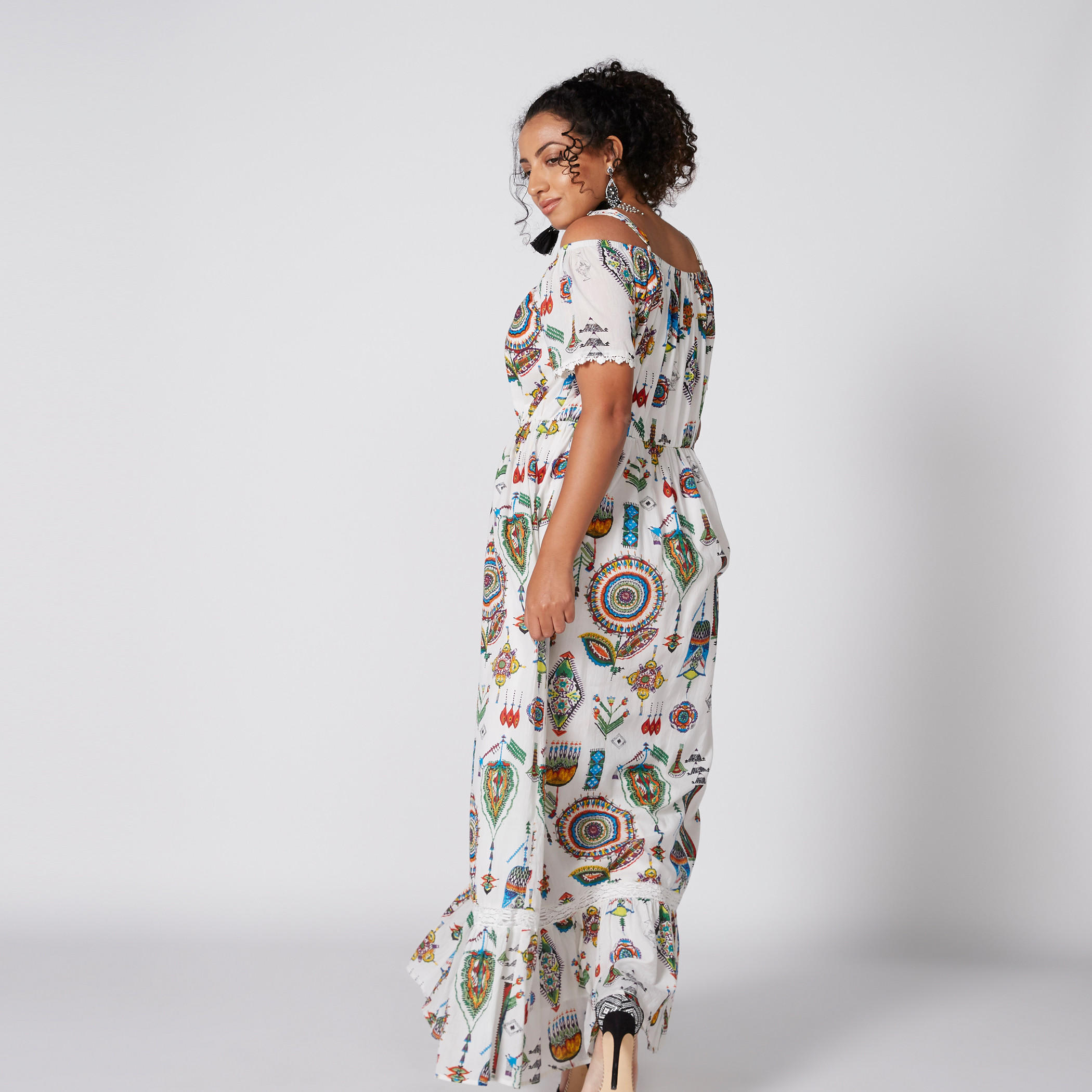فستان طويل مكشوف الأكتاف بحمّالات رفيعة وطبعات-women-clothing-dresses-image-2