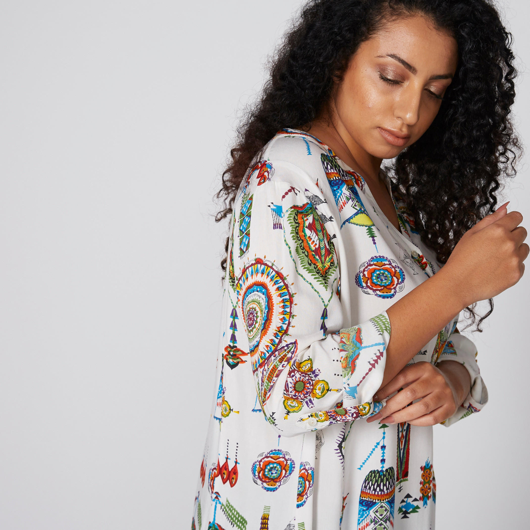 تونيك طويل بأكمام طويلة وفتحة وطبعات-women-clothing-shirtsandblouses-blouses-image-4