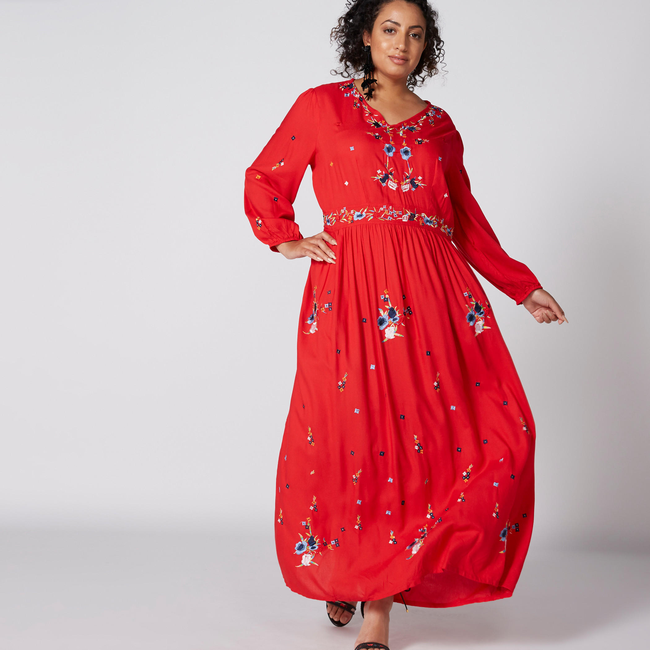 فستان طويل مطرّز بياقة V وأكمام طويلة-women-clothing-dresses-image-4