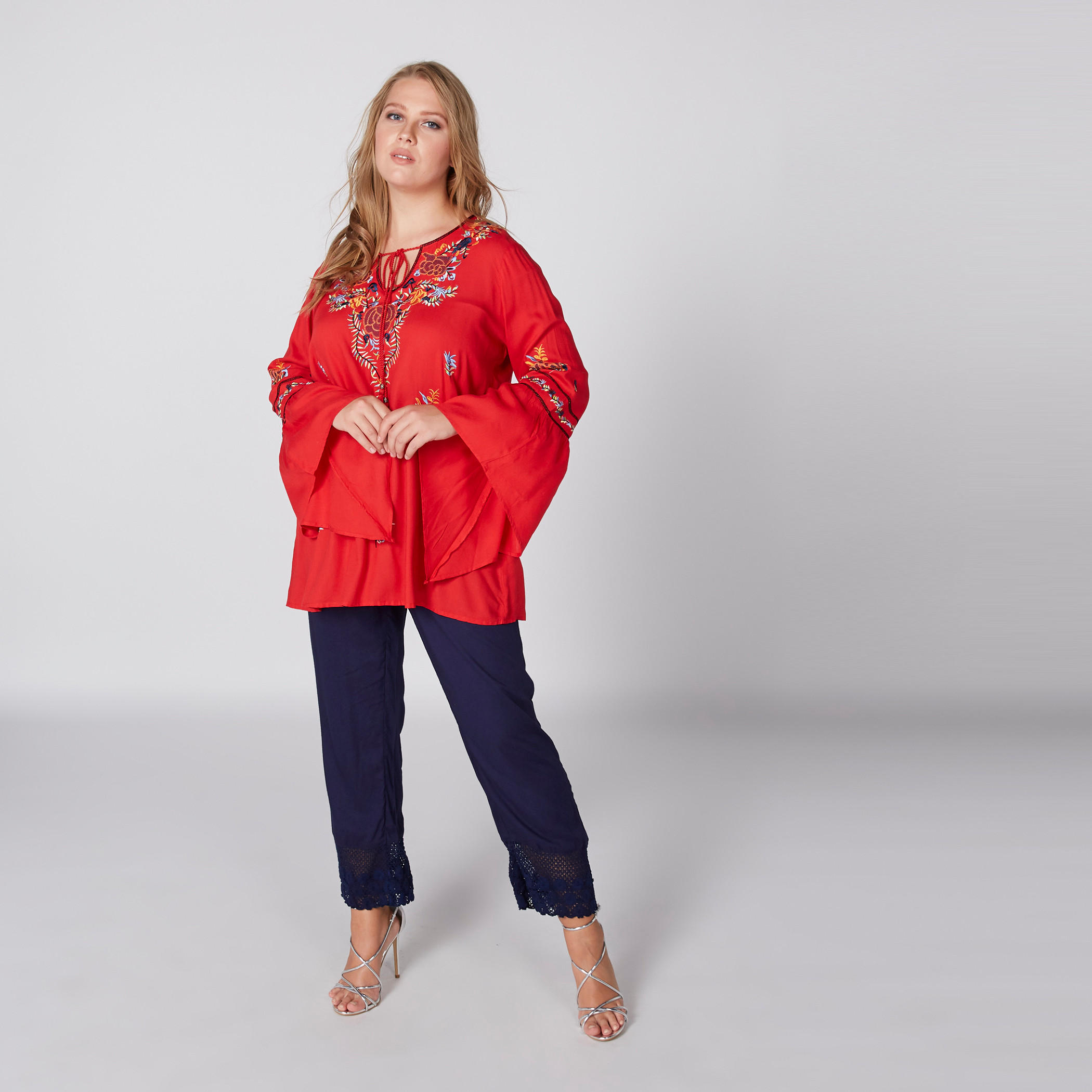 بلوزة مطرزة بأكمام واسعة ورباط-women-clothing-shirtsandblouses-blouses-image-4