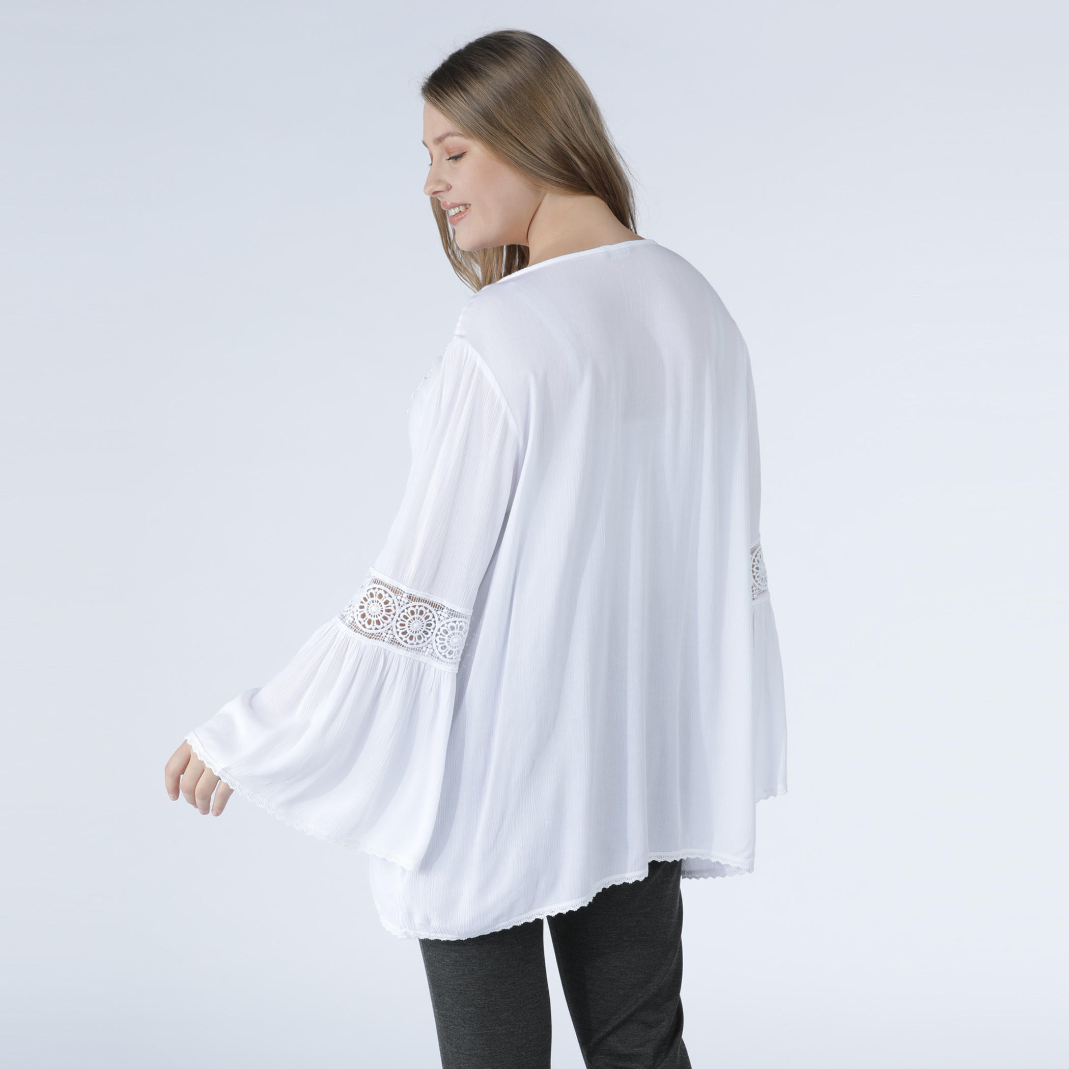 بلوزة بياقة مستديرة وأكمام عريضة-women-clothing-shirtsandblouses-blouses-image-4