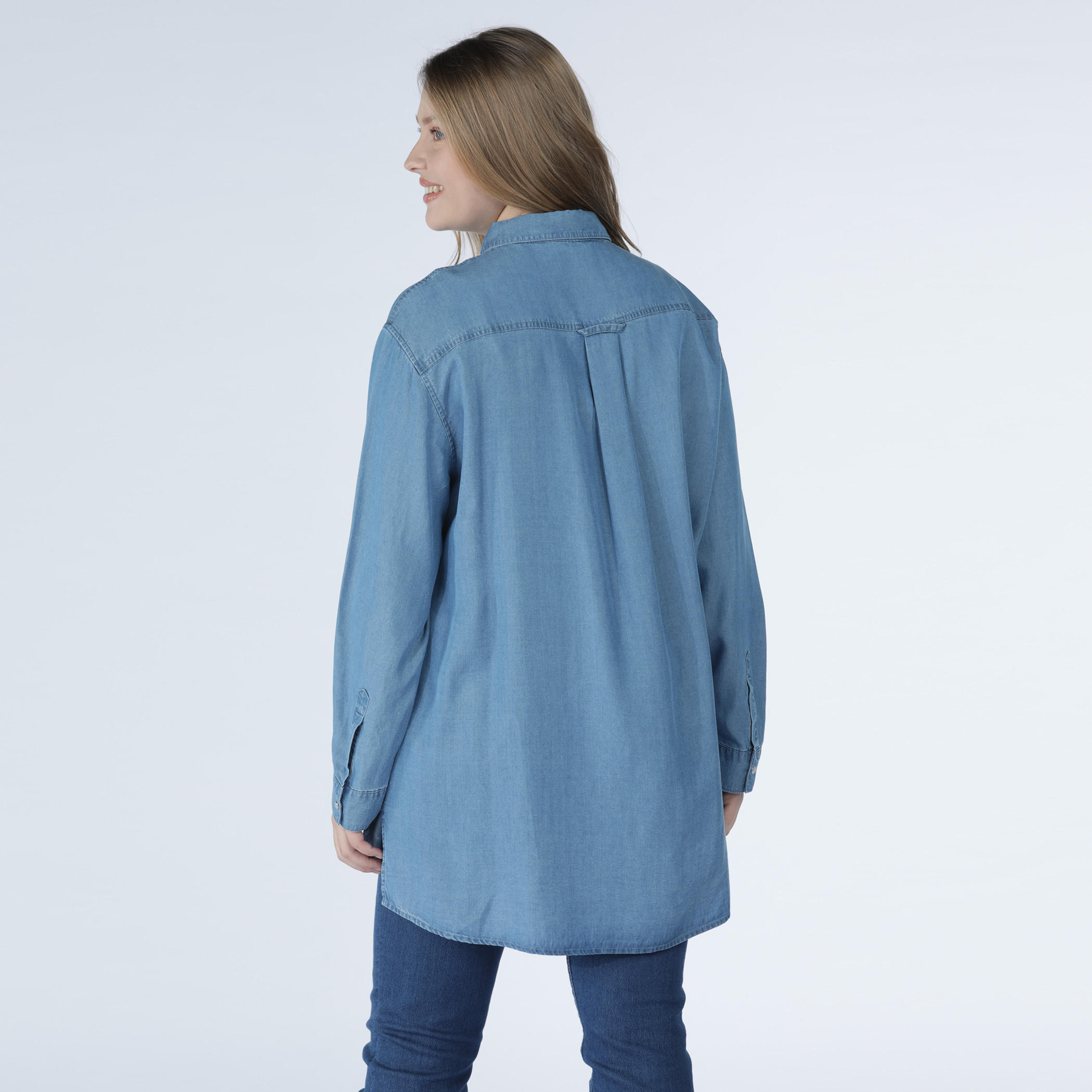 قميص من الدنيم مزخرف بأكمام طويلة وأزرار-women-clothing-shirtsandblouses-blouses-image-4
