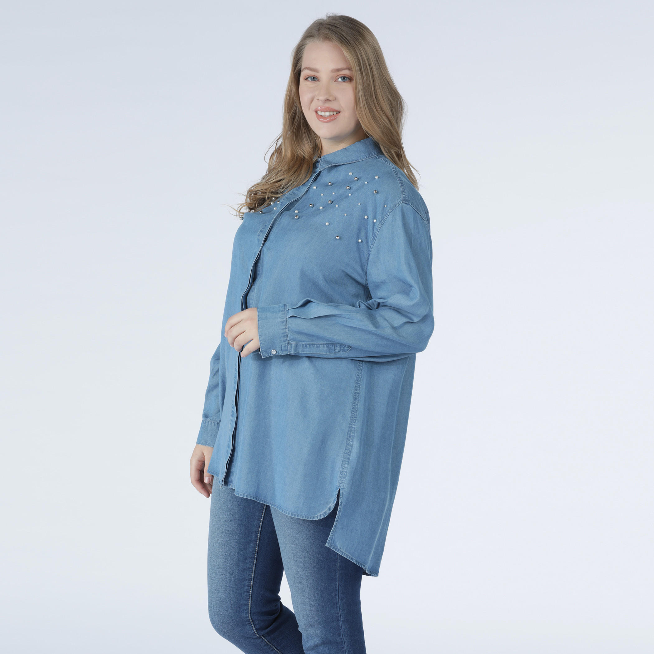 قميص من الدنيم مزخرف بأكمام طويلة وأزرار-women-clothing-shirtsandblouses-blouses-image-3